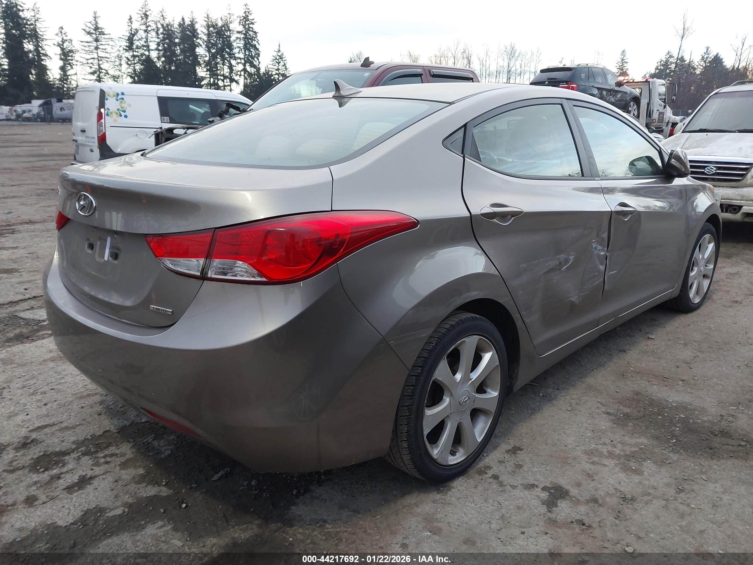 HYUNDAI ELANTRA image 4