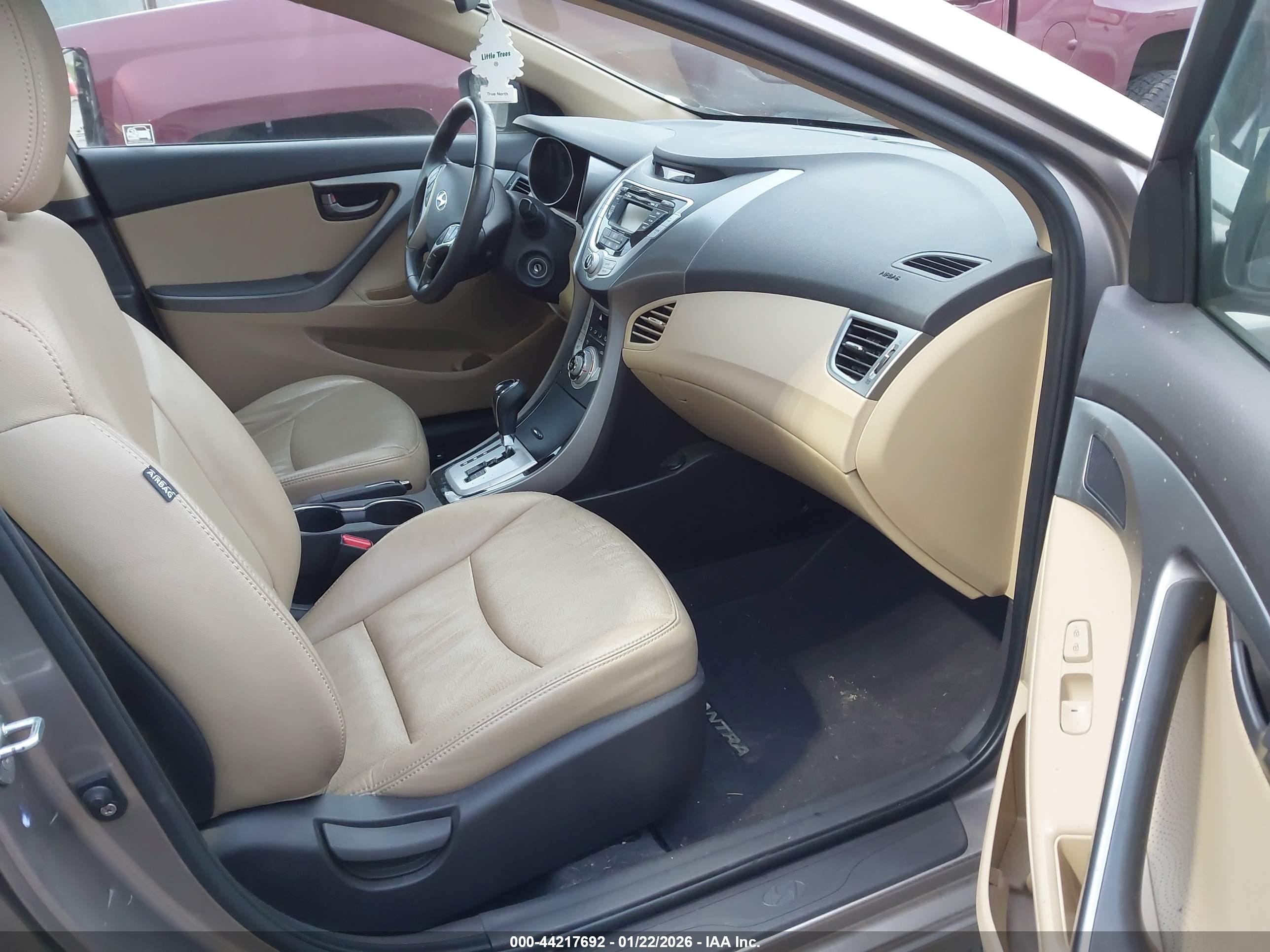 HYUNDAI ELANTRA image 5