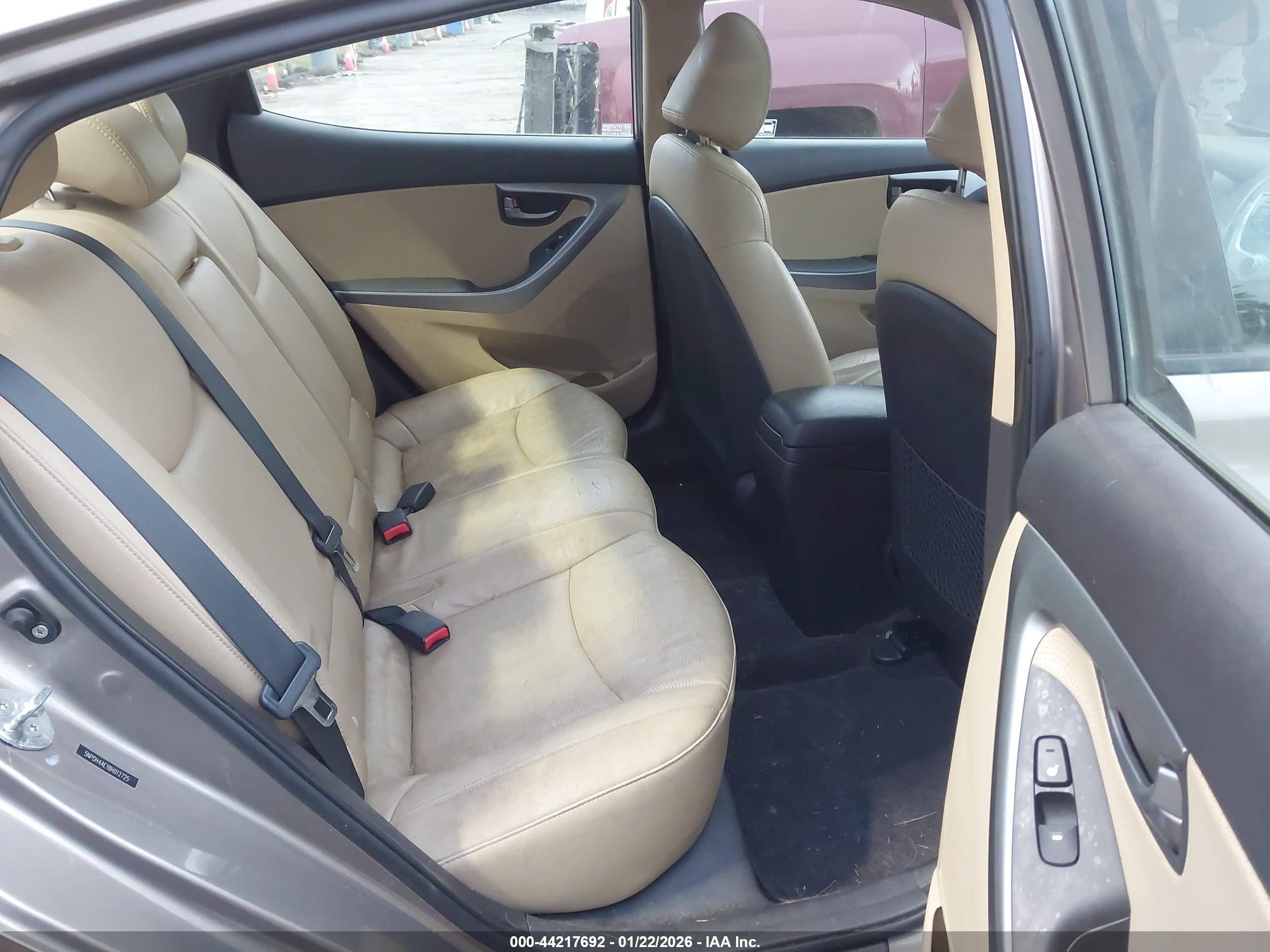 HYUNDAI ELANTRA image 8