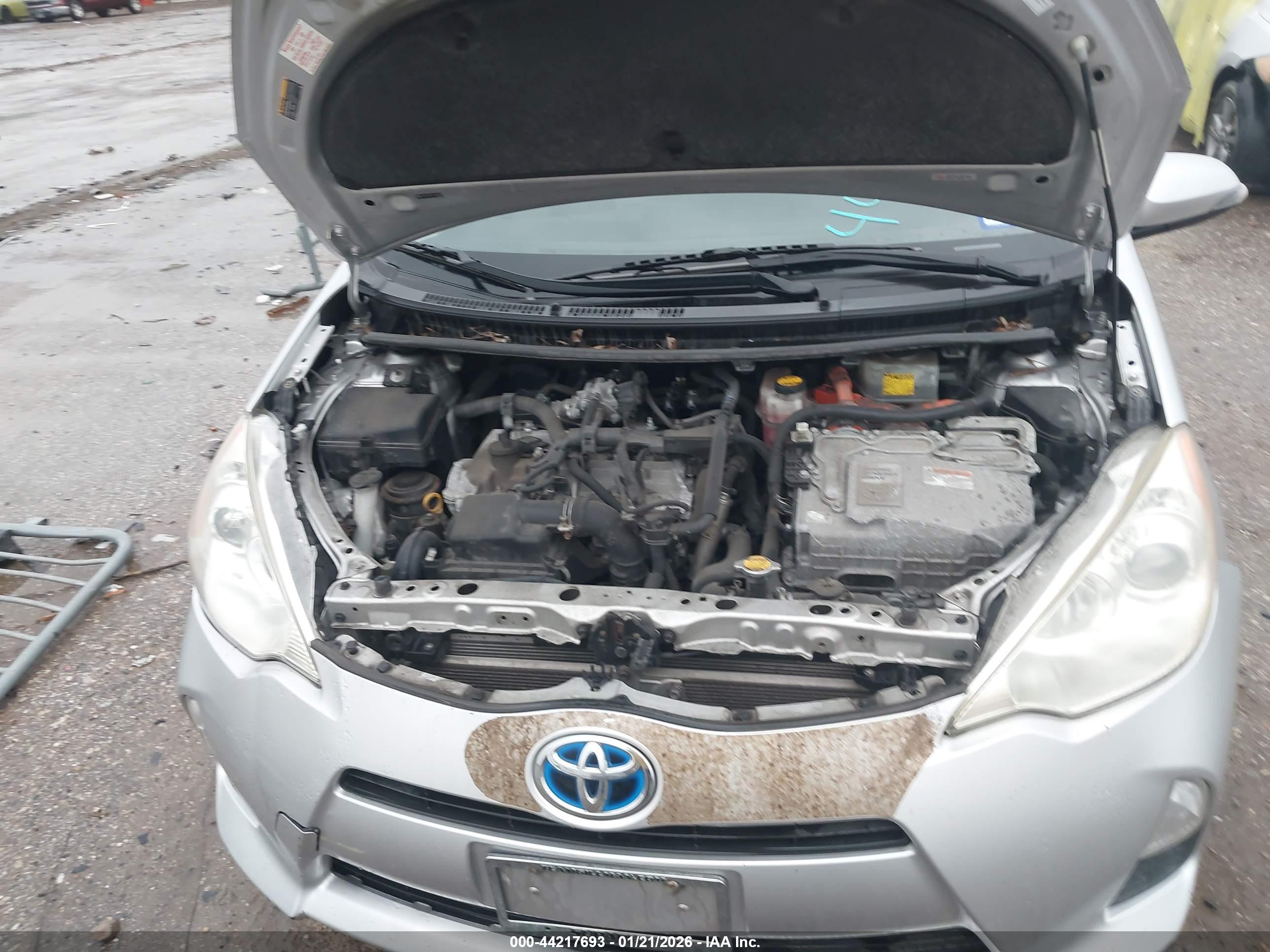 TOYOTA PRIUS image 10