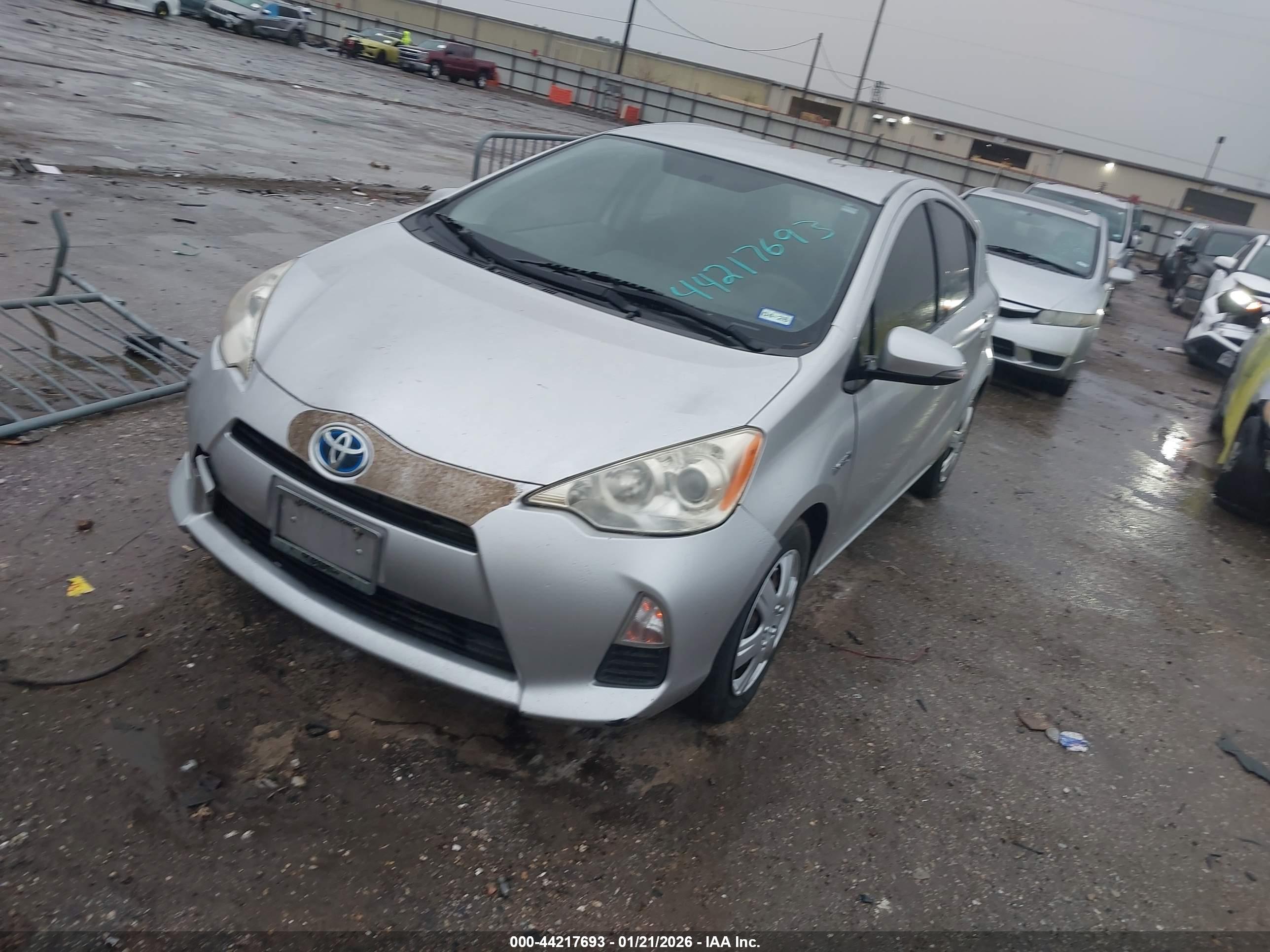 TOYOTA PRIUS image 2