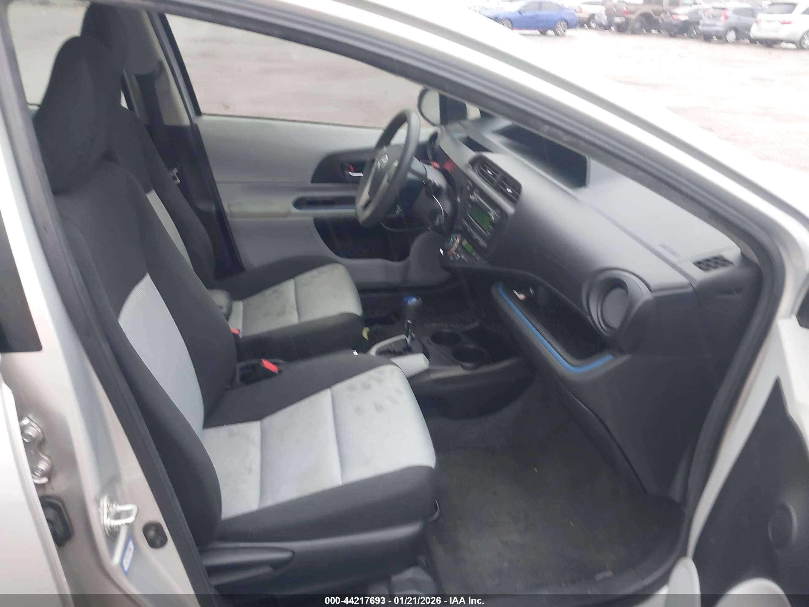 TOYOTA PRIUS image 5