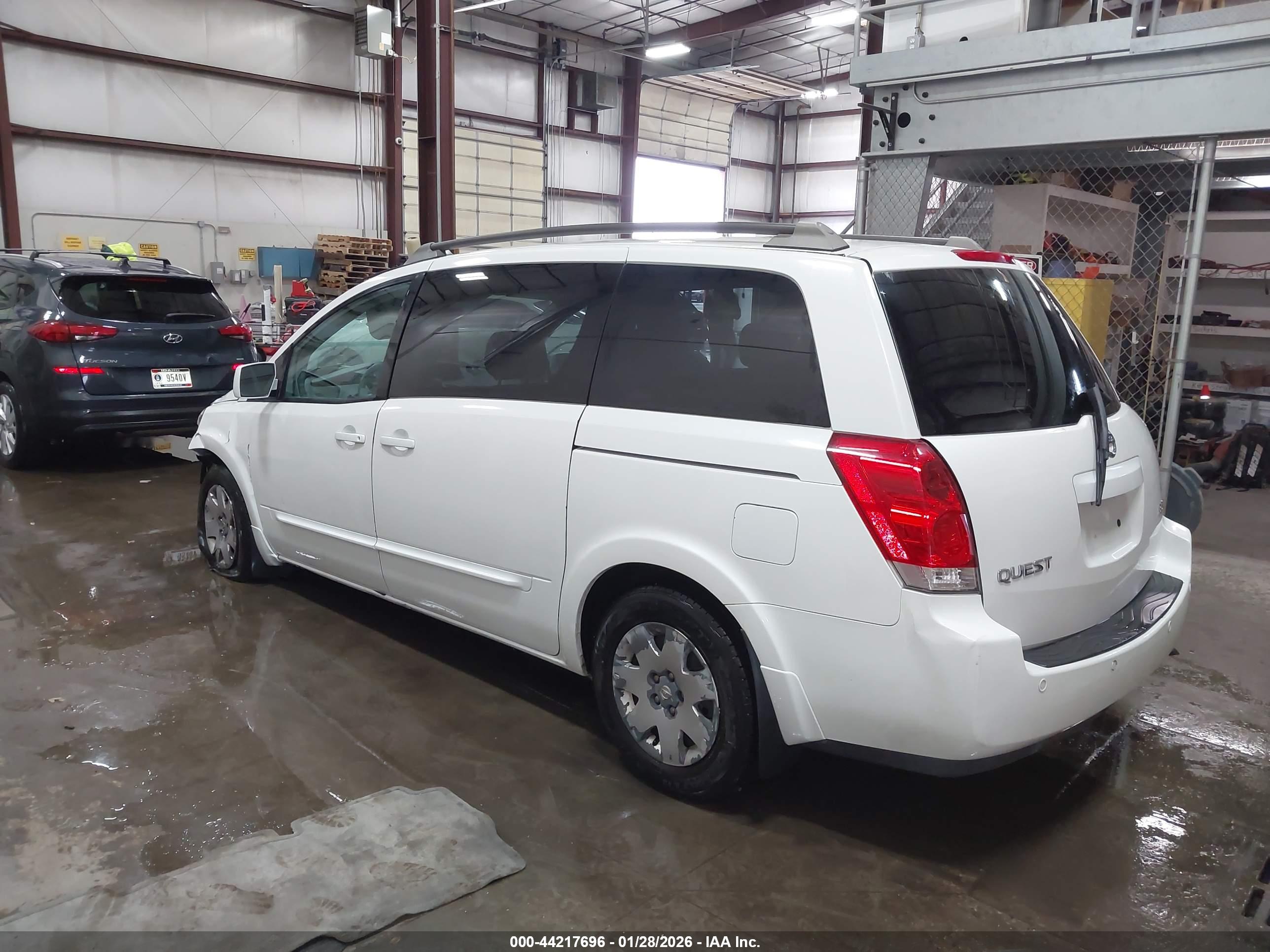 NISSAN QUEST image 3