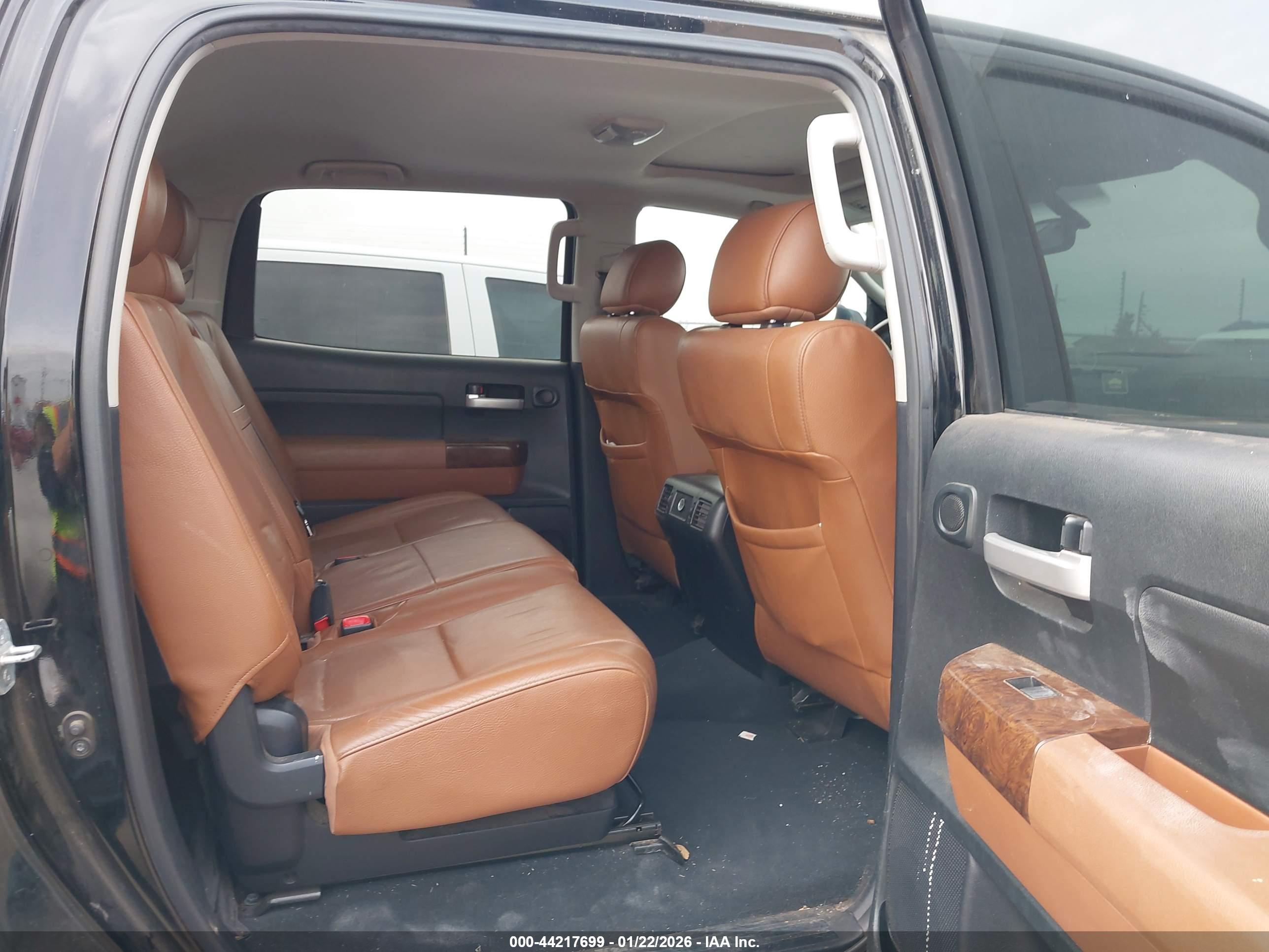 TOYOTA TUNDRA image 8