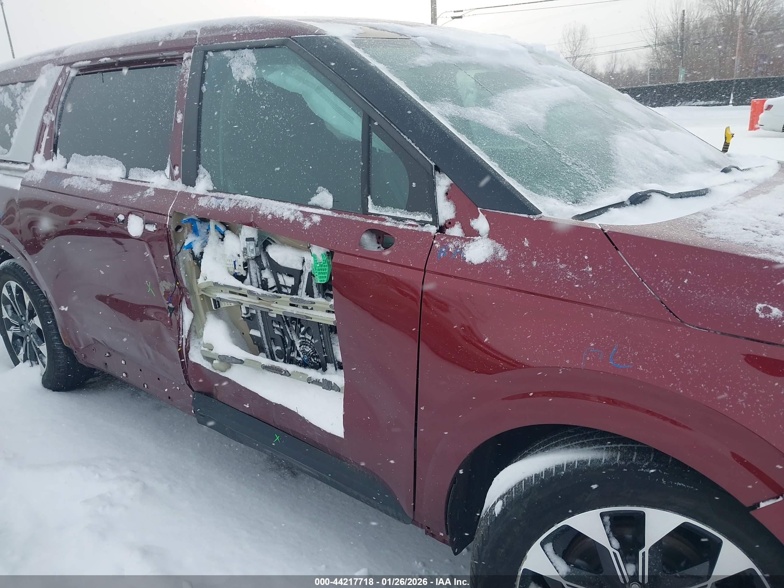 KIA CARNIVAL image 6