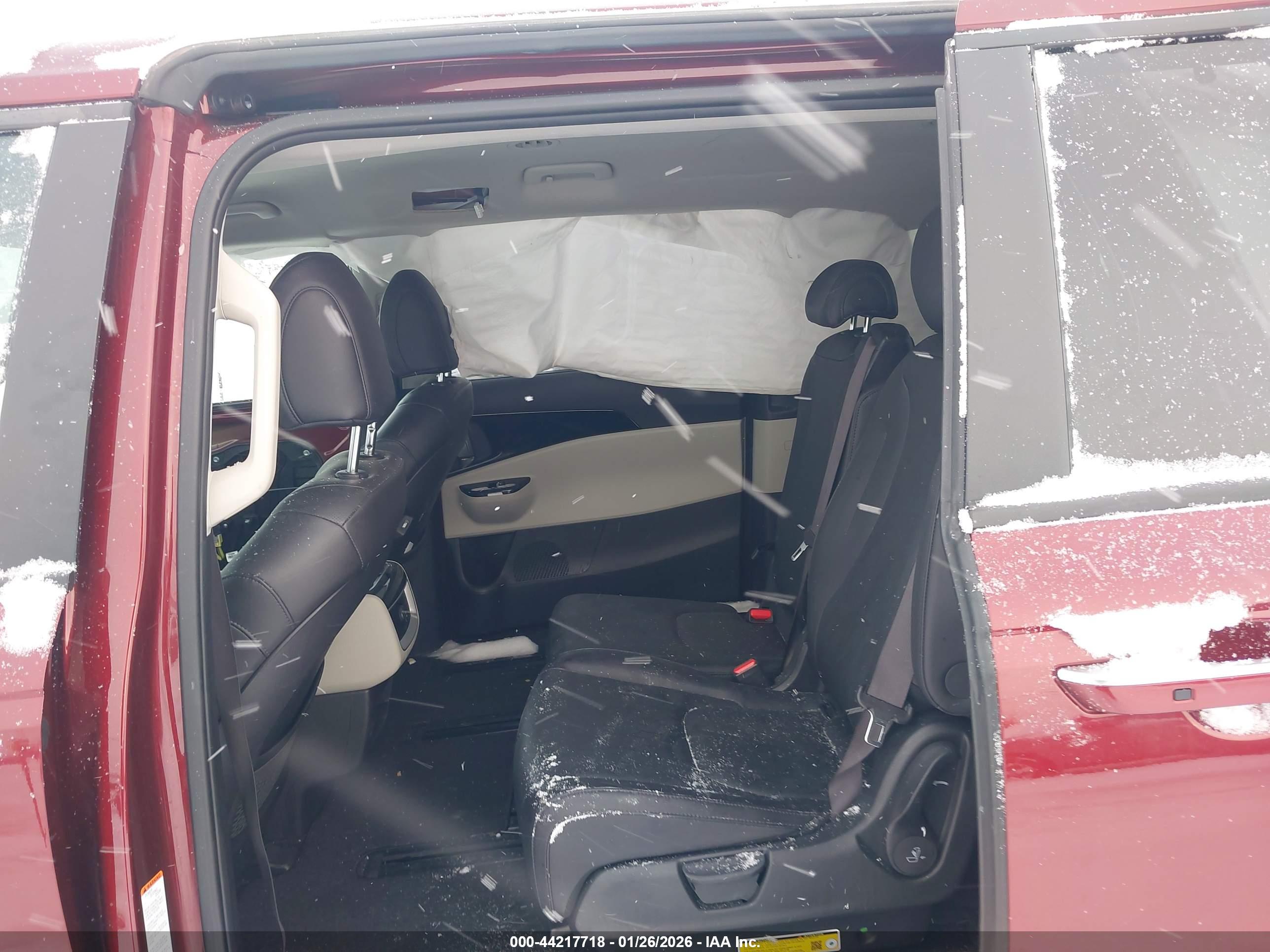 KIA CARNIVAL image 8