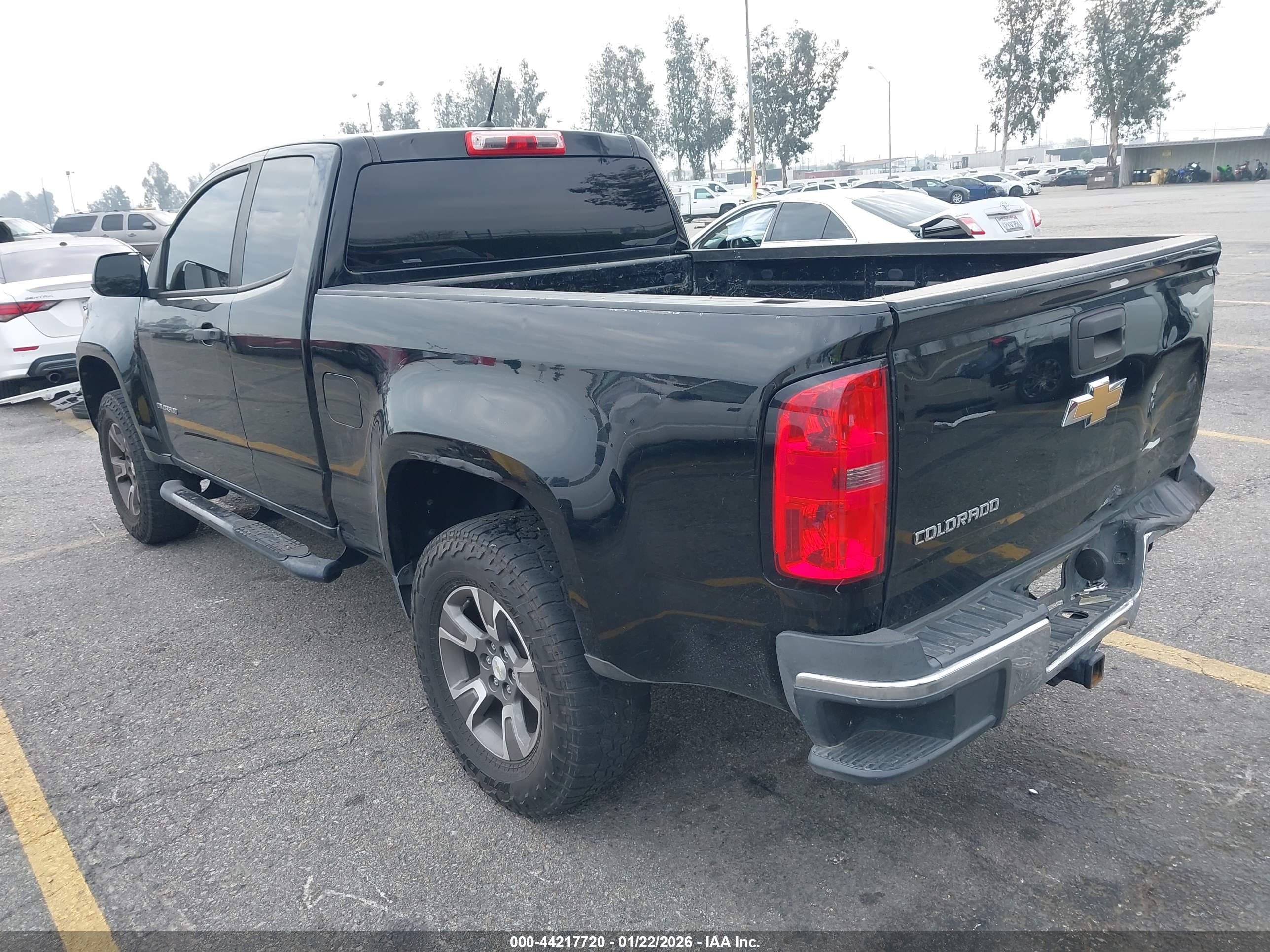 CHEVROLET COLORADO image 3