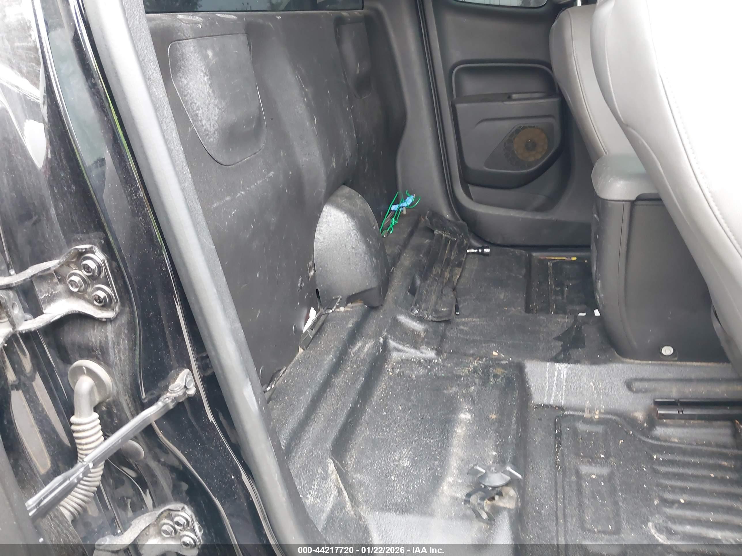CHEVROLET COLORADO image 8