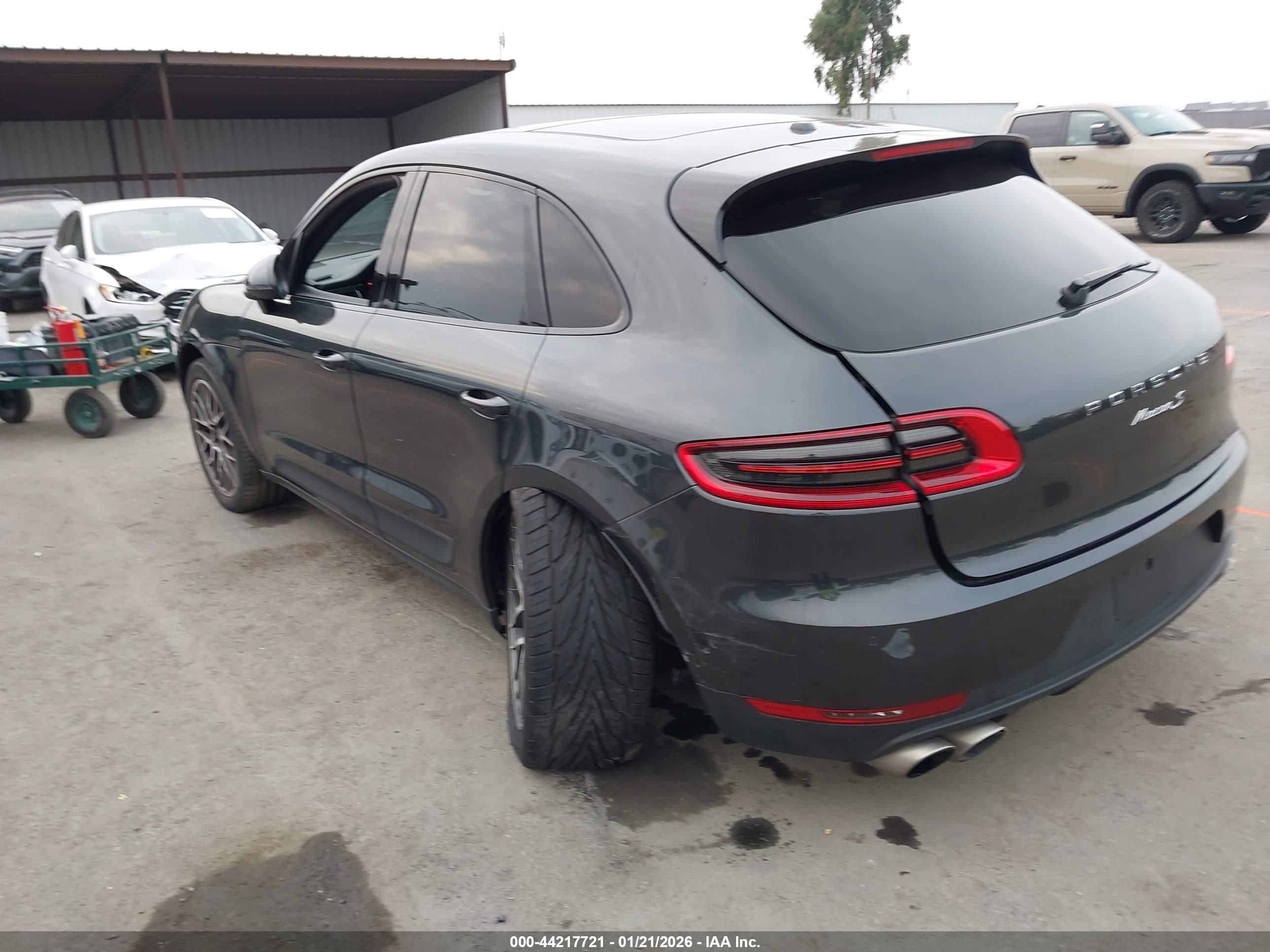 PORSCHE MACAN image 6