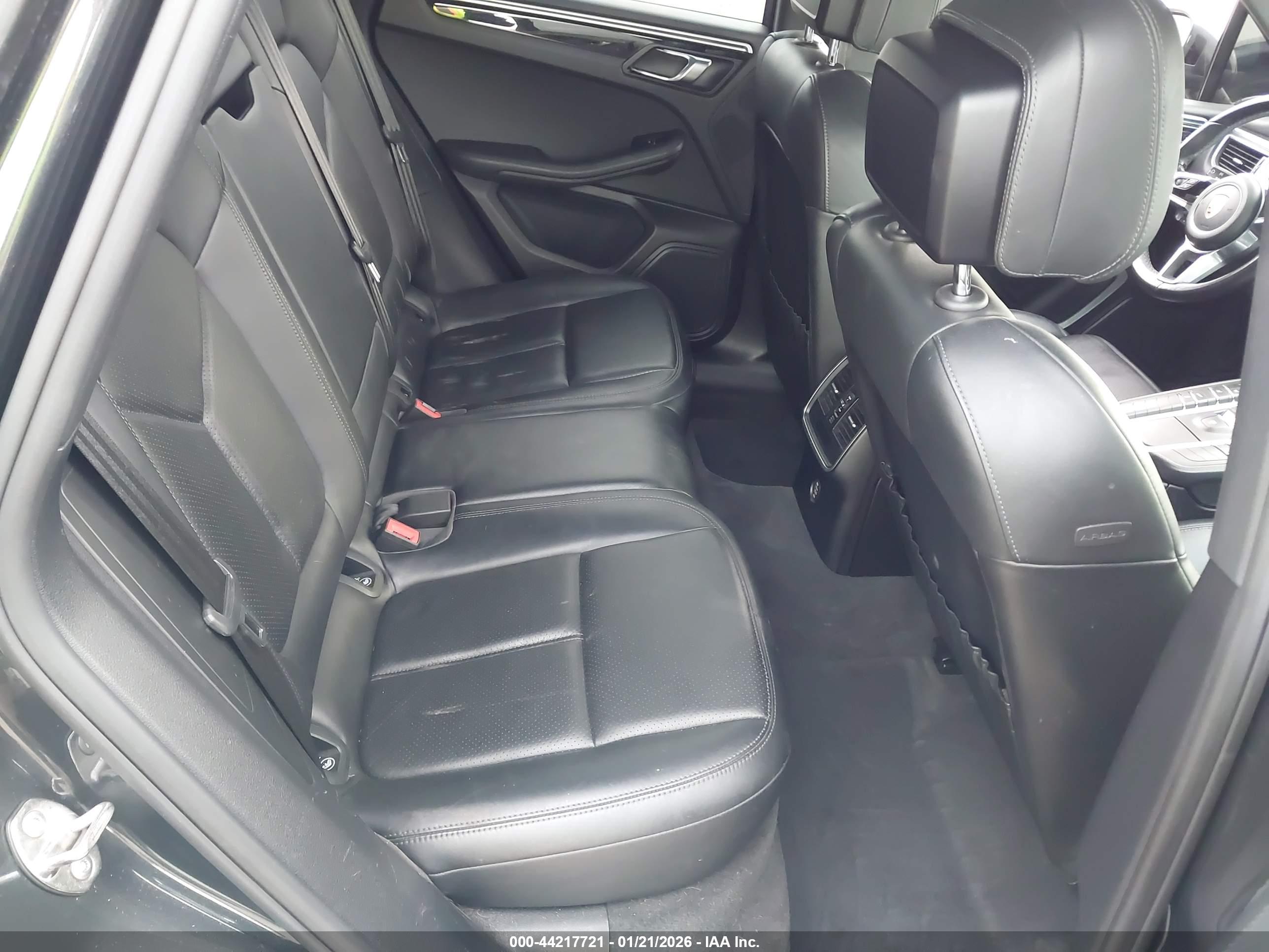 PORSCHE MACAN image 8