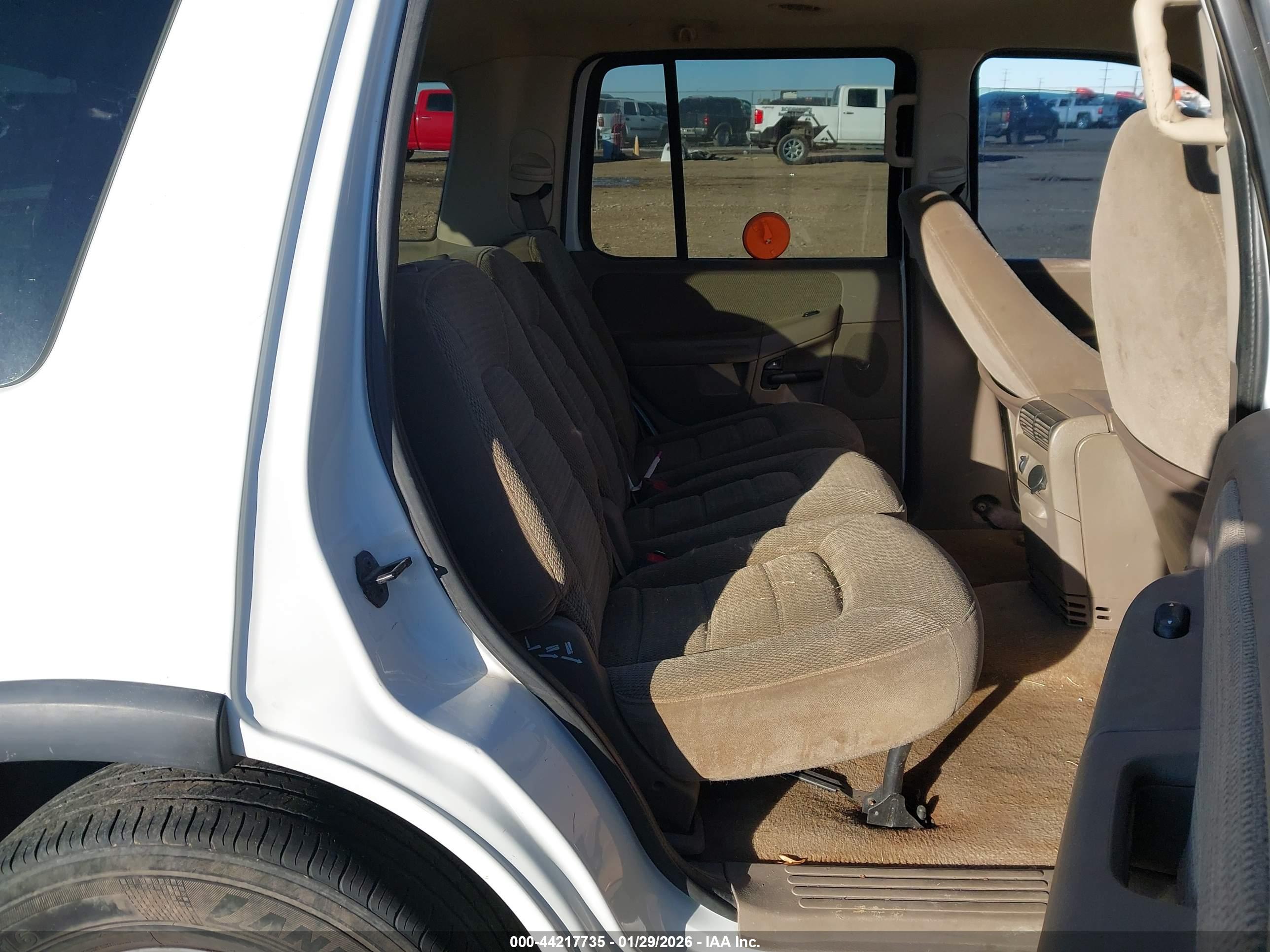 FORD EXPLORER image 8
