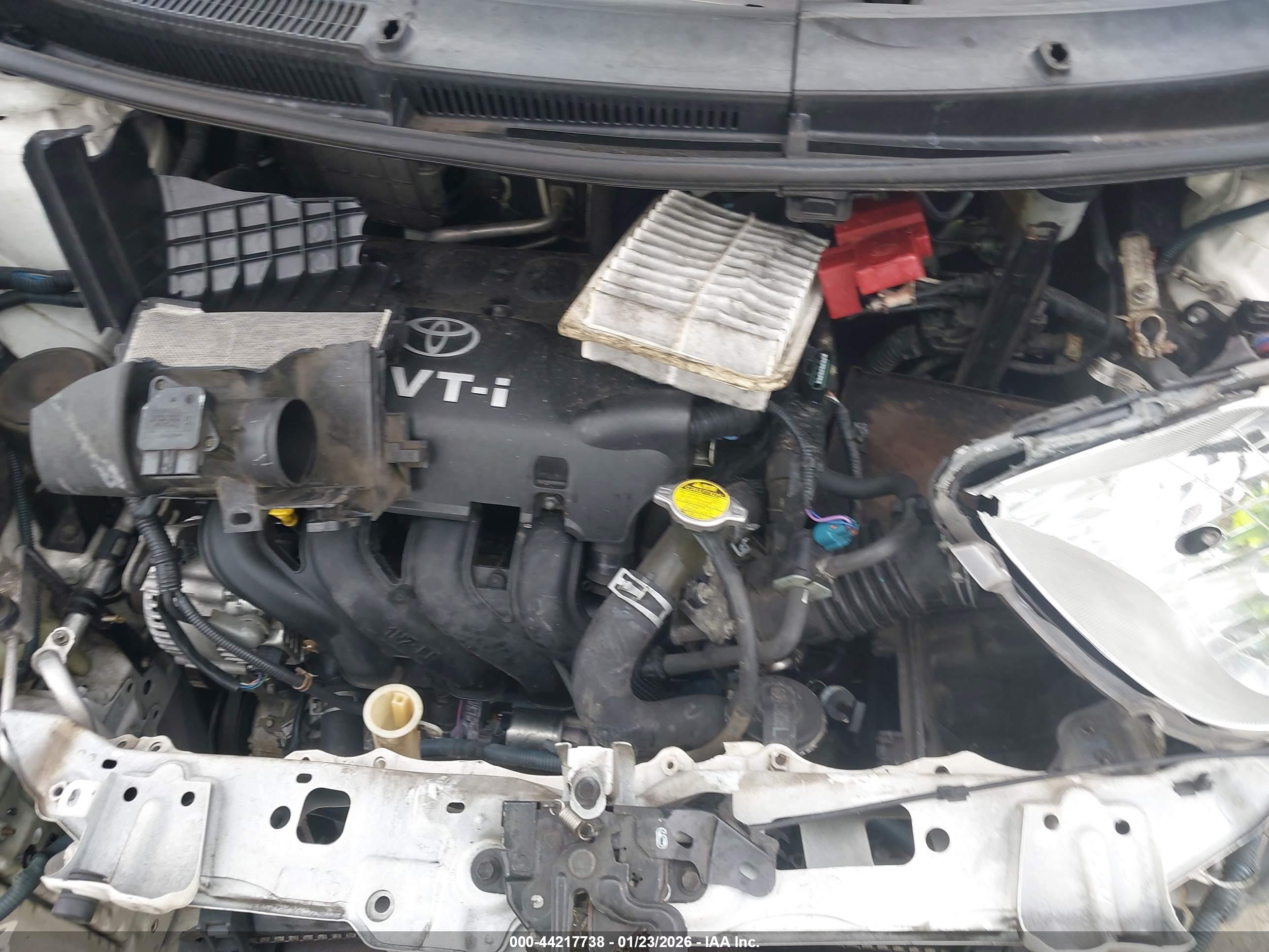 TOYOTA YARIS image 10
