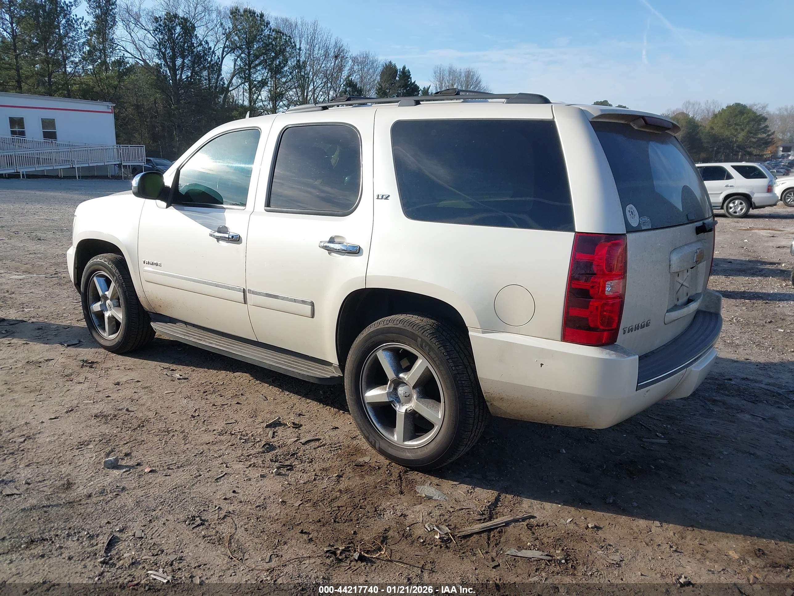 CHEVROLET TAHOE image 3