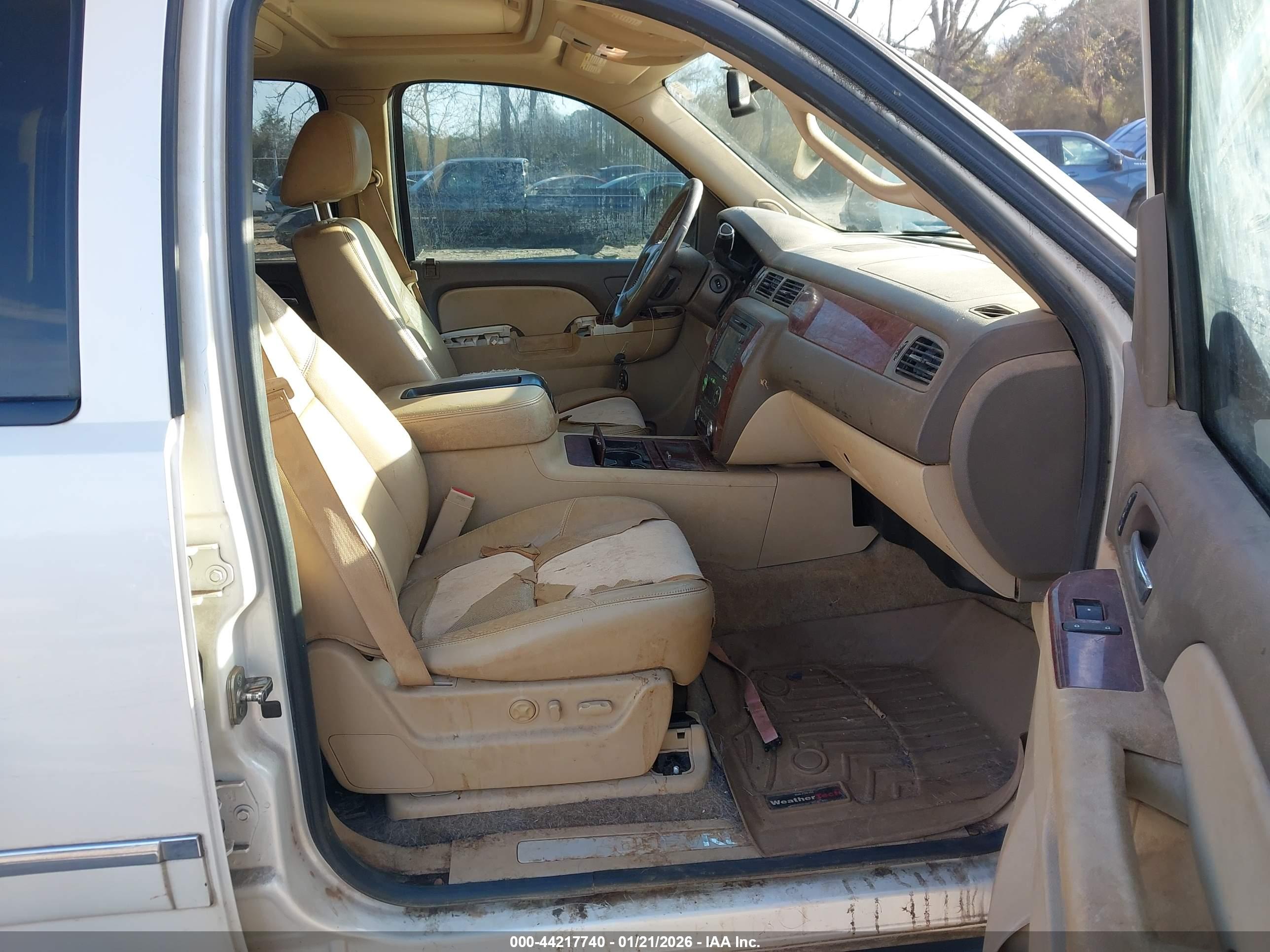 CHEVROLET TAHOE image 5