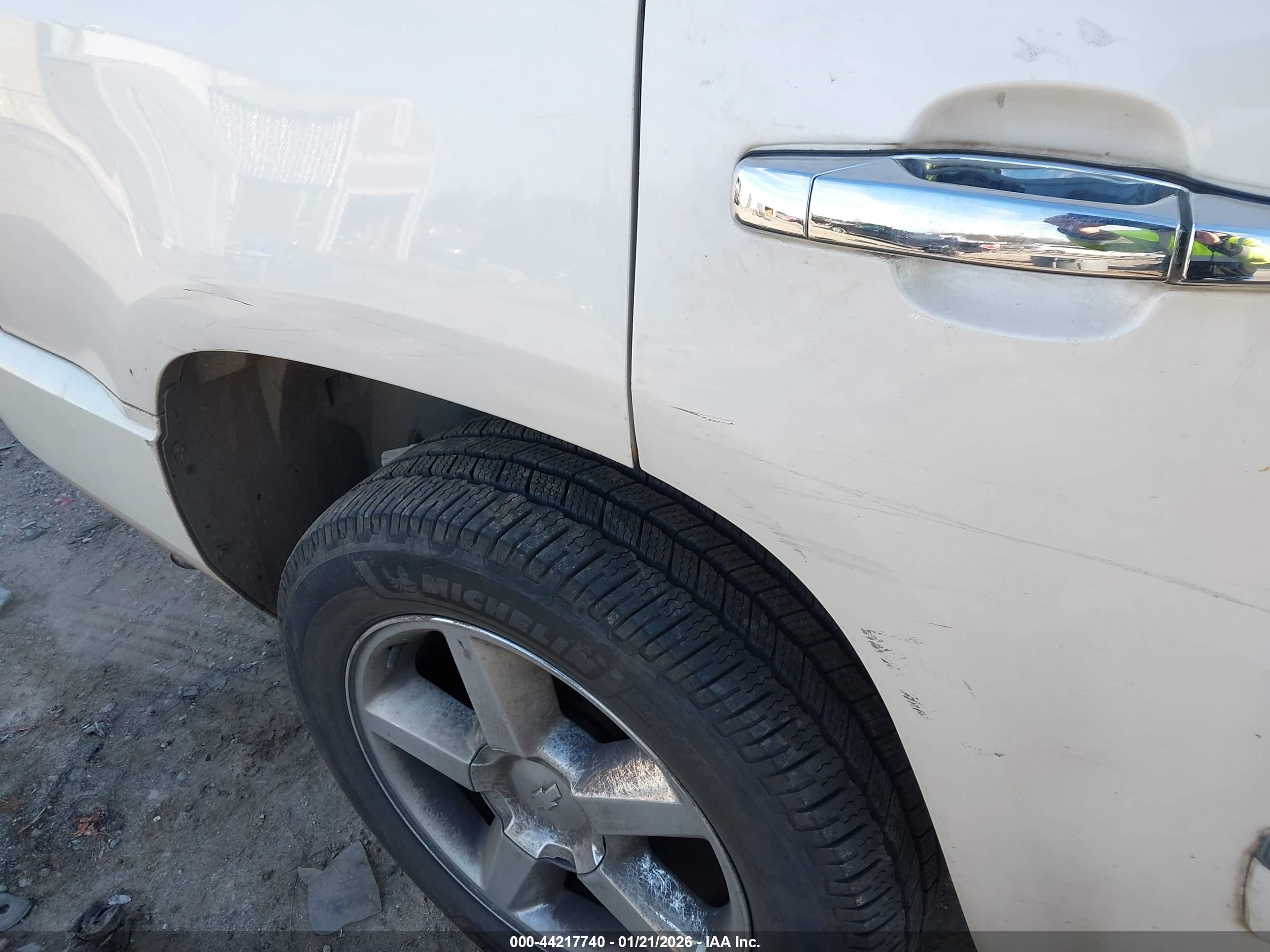 CHEVROLET TAHOE image 6