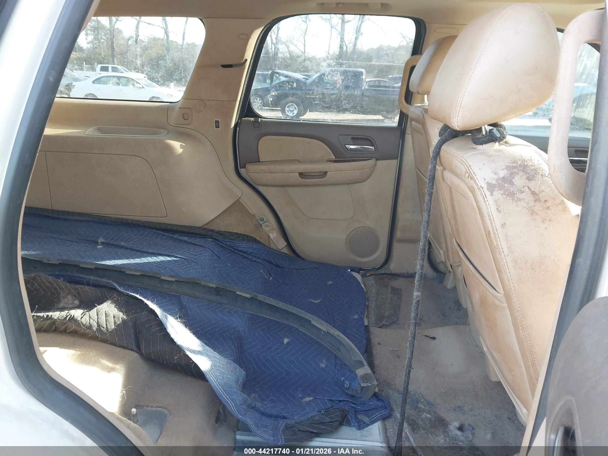 CHEVROLET TAHOE image 8