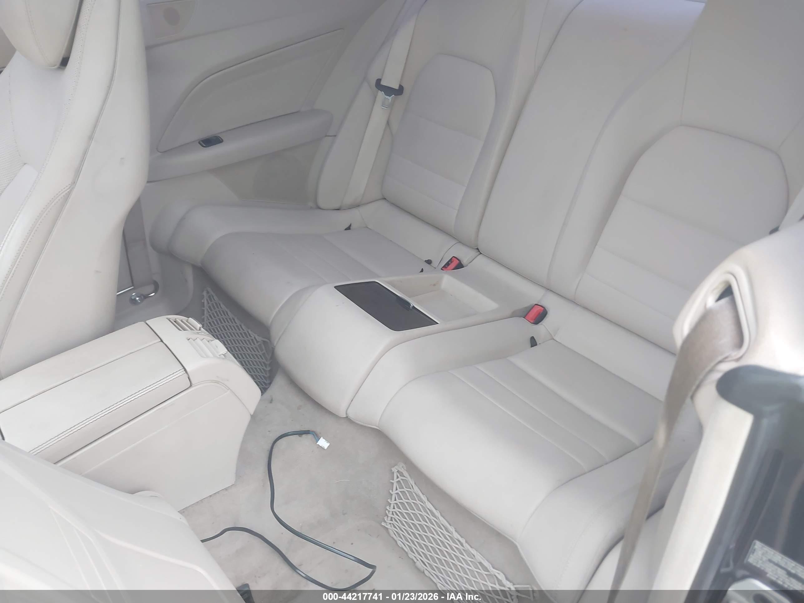 MERCEDES-BENZ E image 8