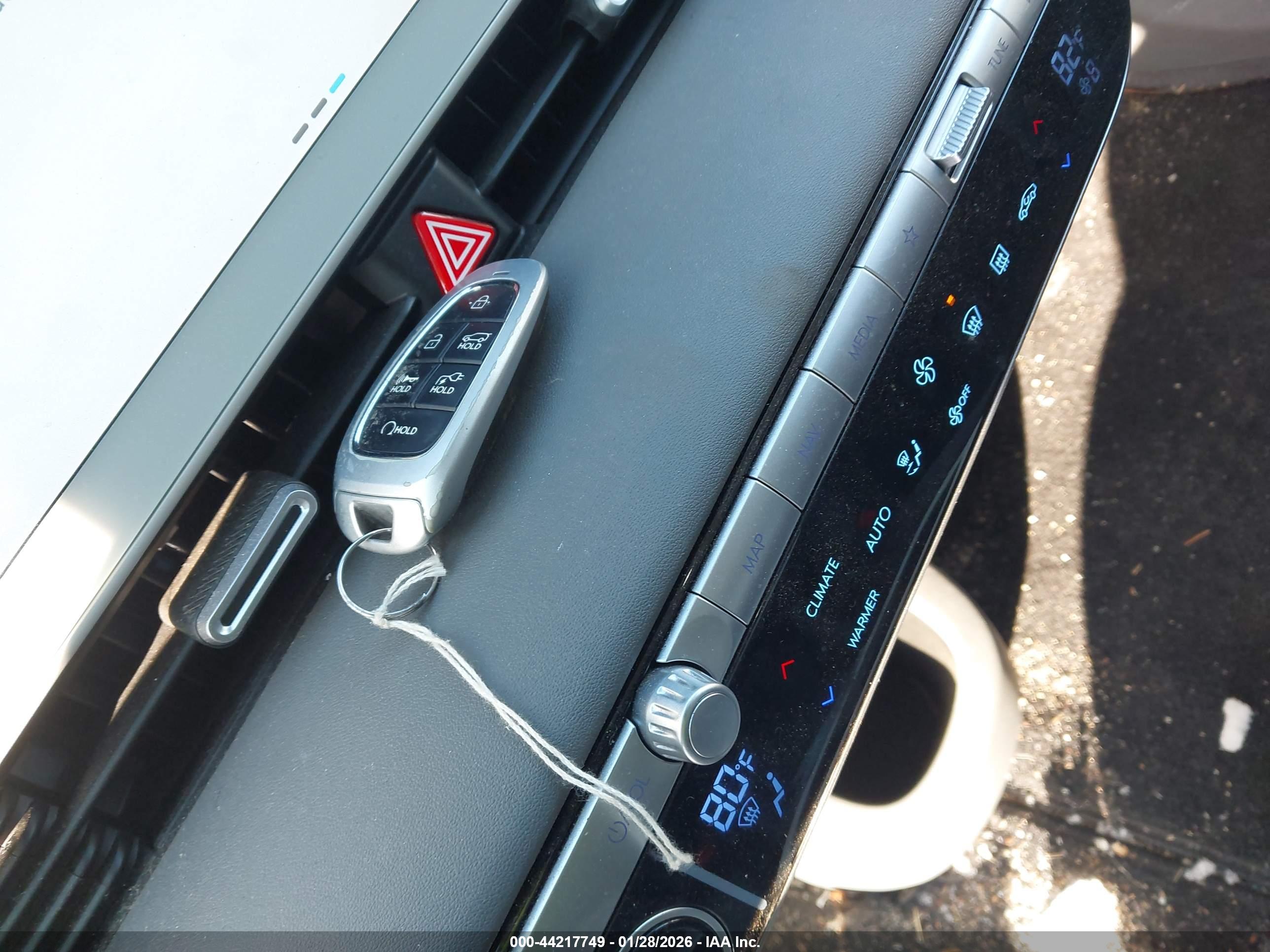 HYUNDAI IONIQ image 11