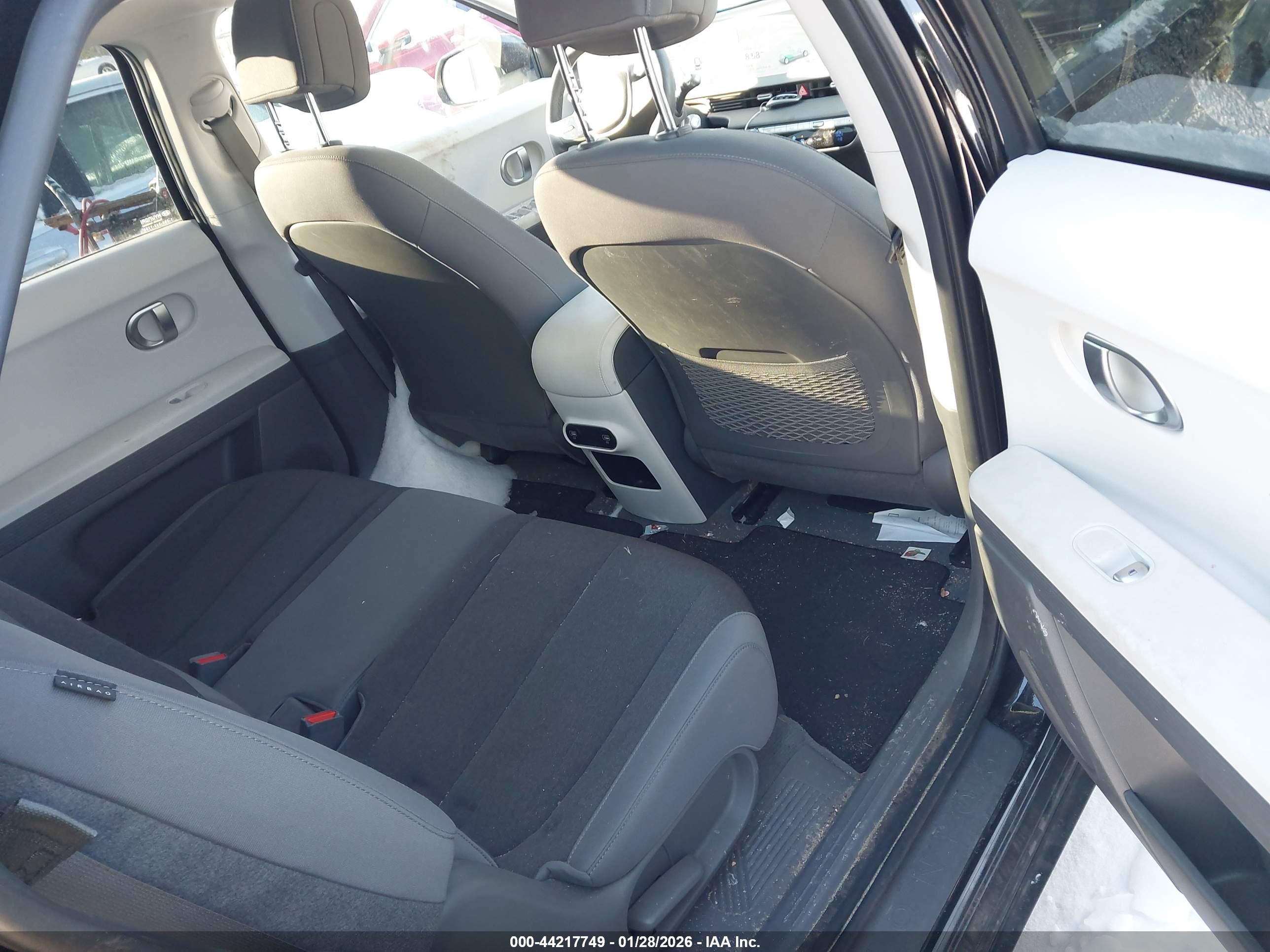 HYUNDAI IONIQ image 8