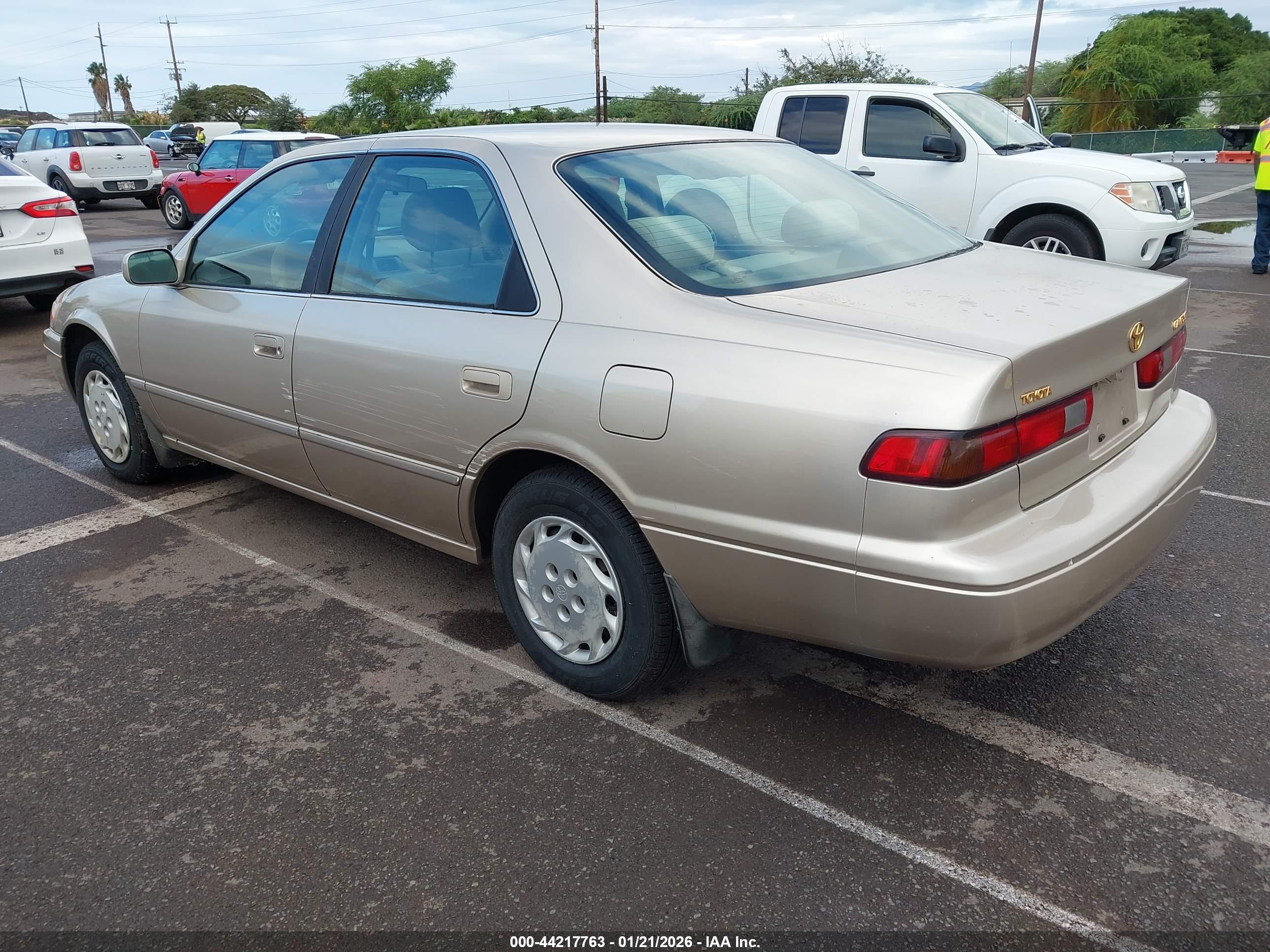 TOYOTA CAMRY image 3