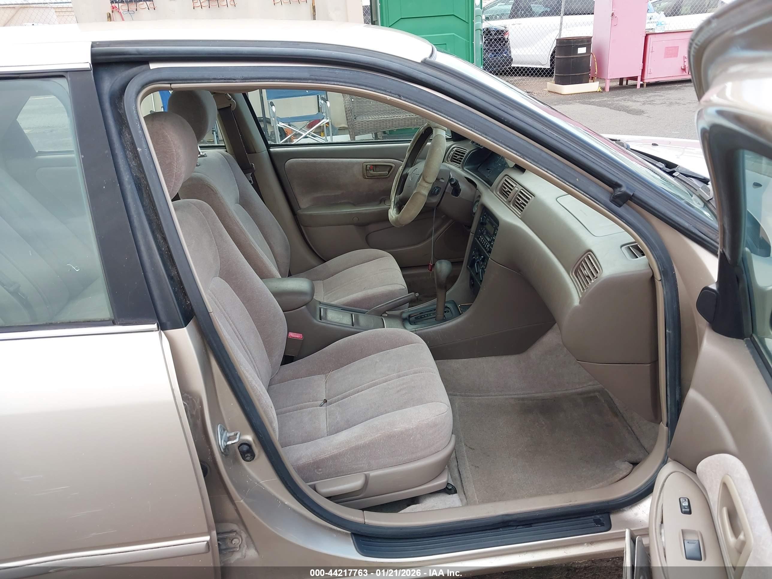 TOYOTA CAMRY image 5