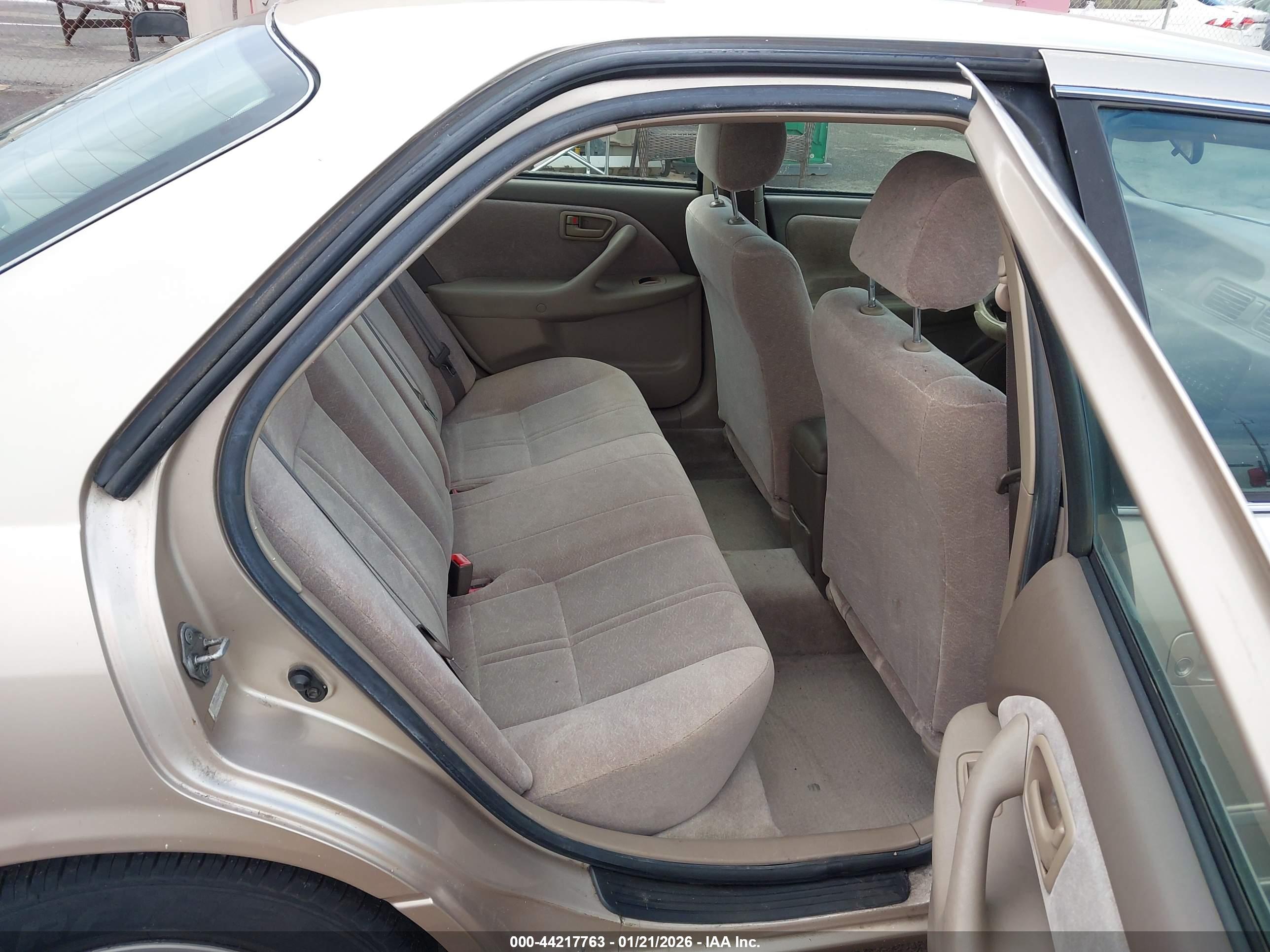 TOYOTA CAMRY image 8