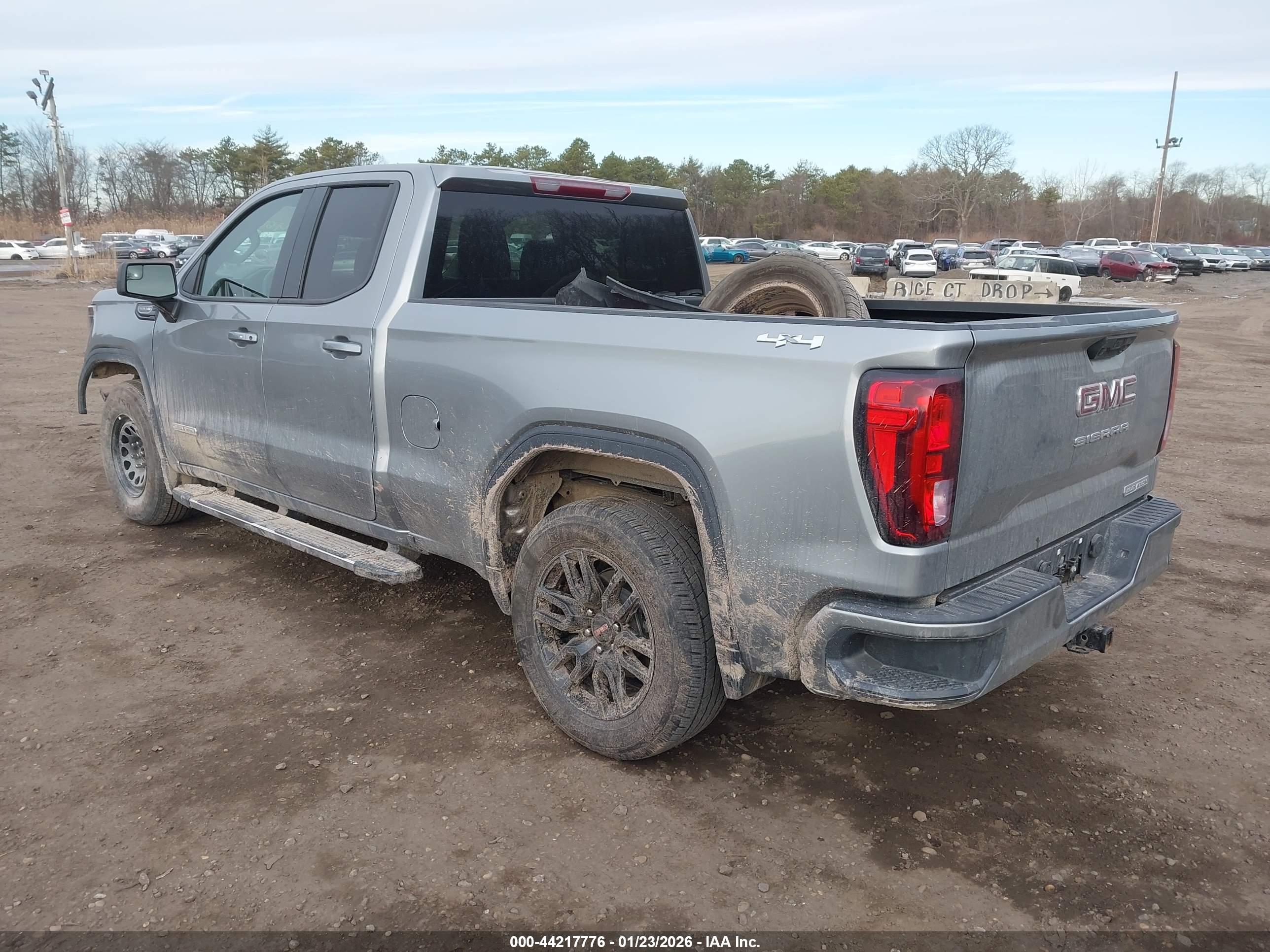 GMC SIERRA image 3