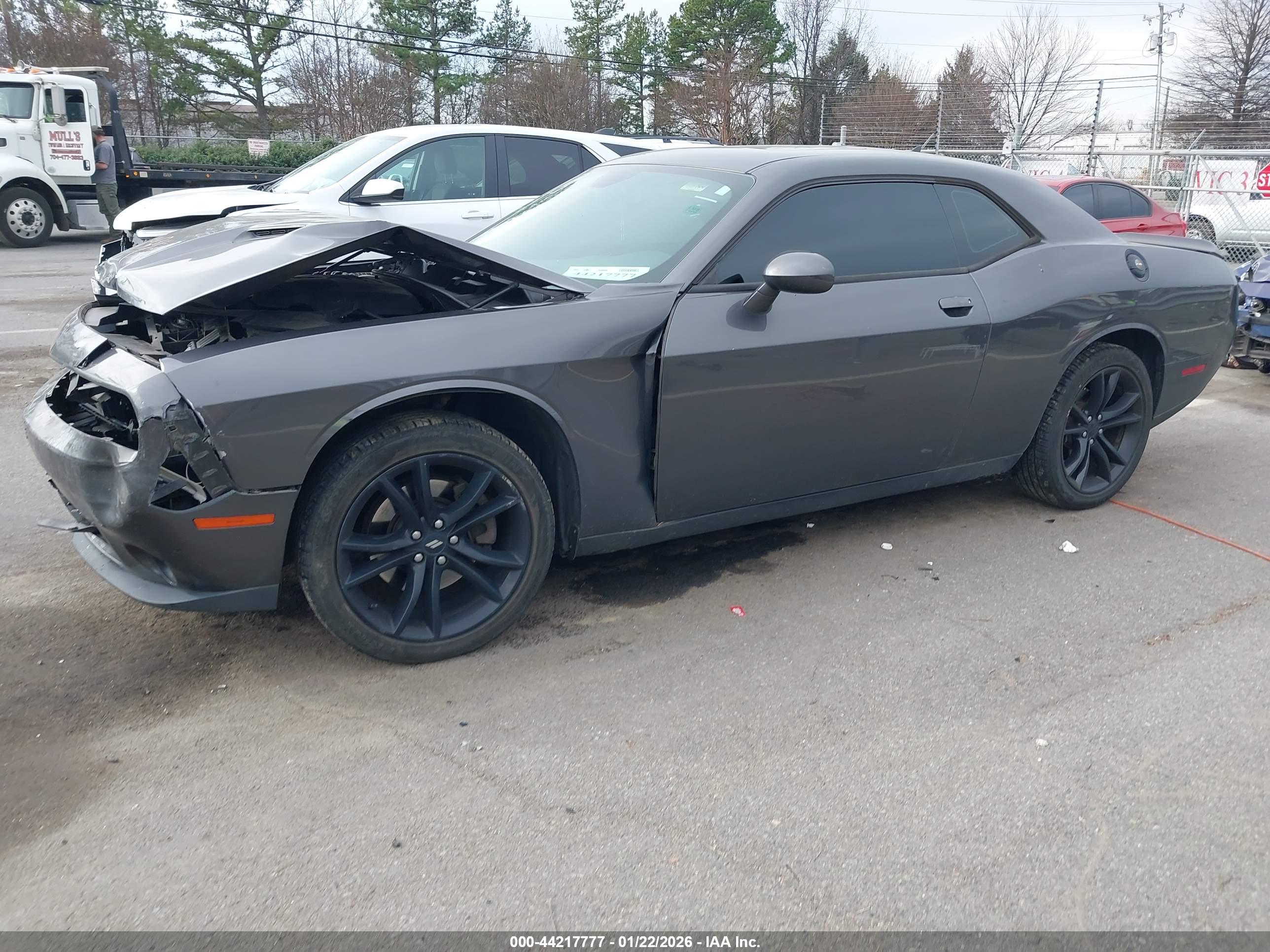 DODGE CHALLENGER image 2