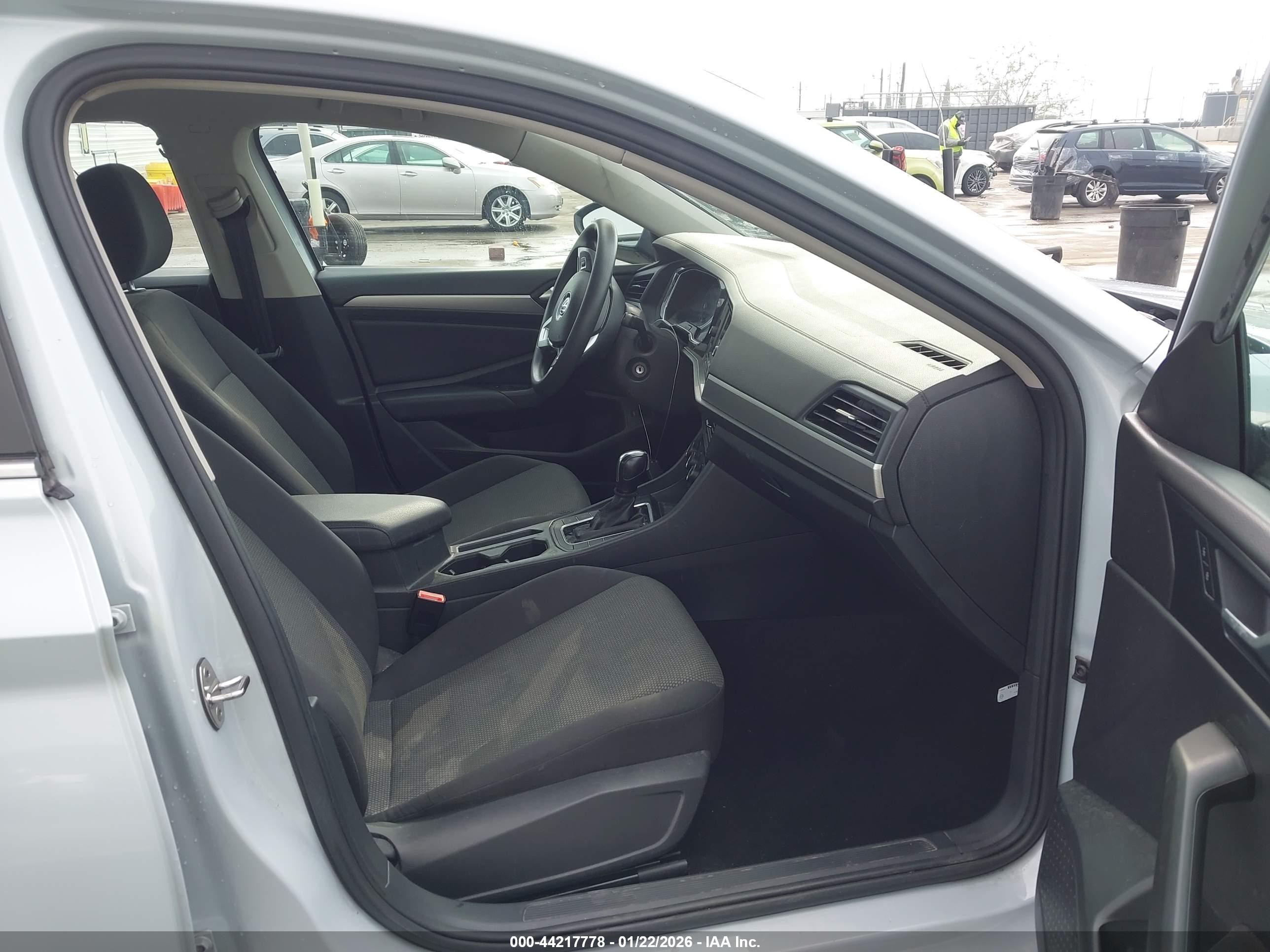 VOLKSWAGEN JETTA image 5