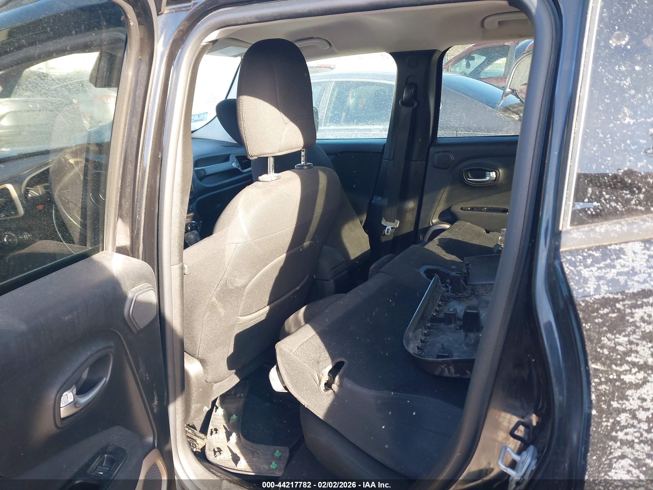 JEEP RENEGADE image 8