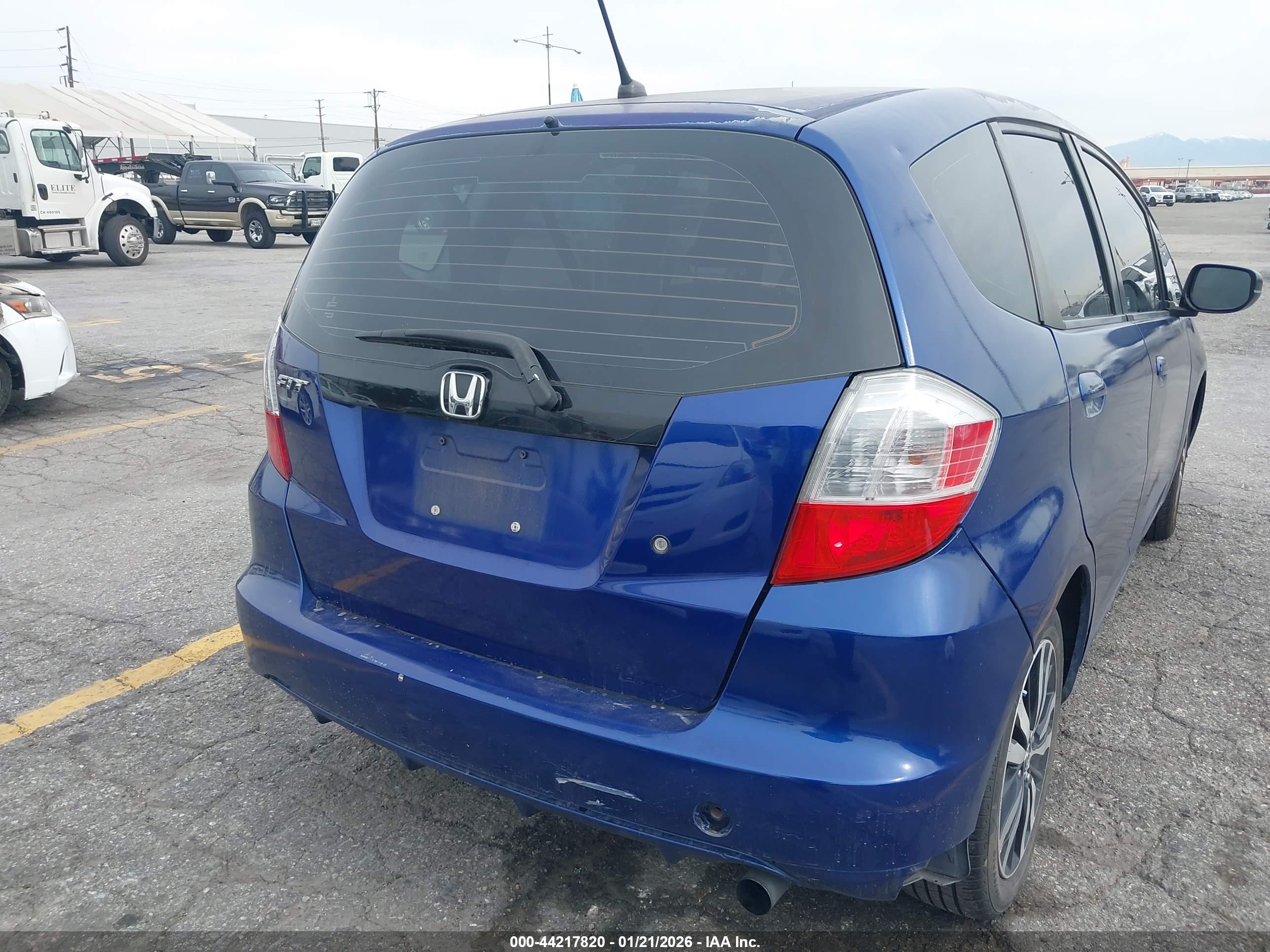 HONDA FIT image 6