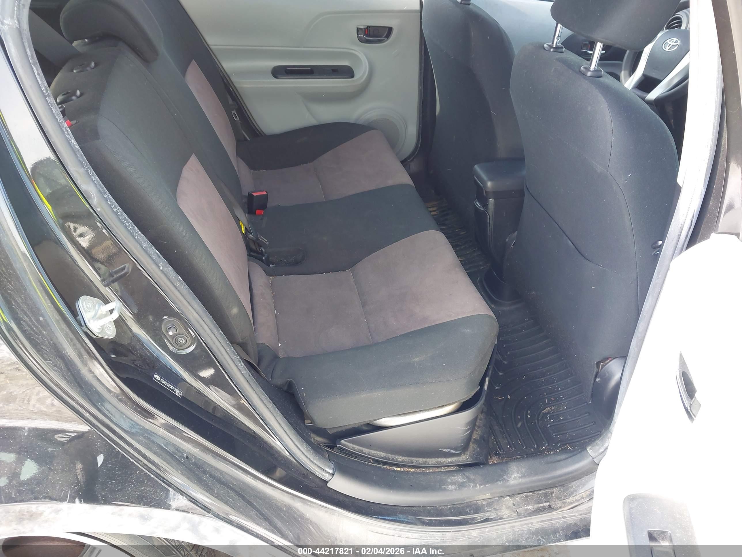 TOYOTA PRIUS image 8
