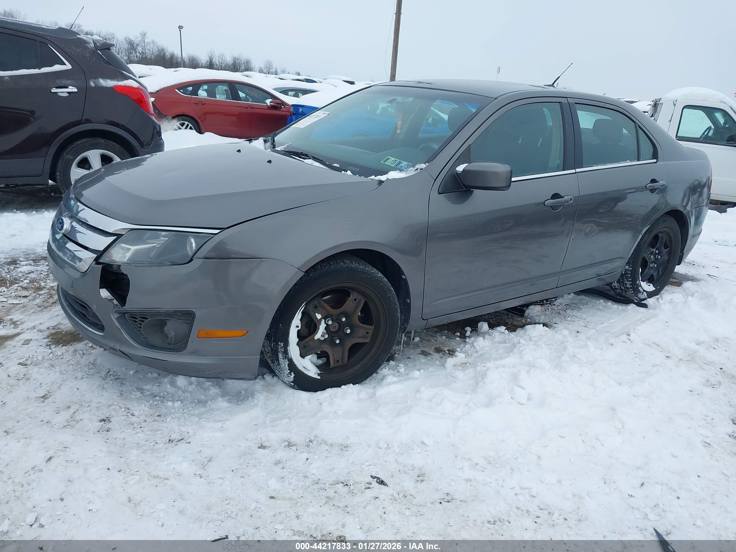 FORD FUSION image 2
