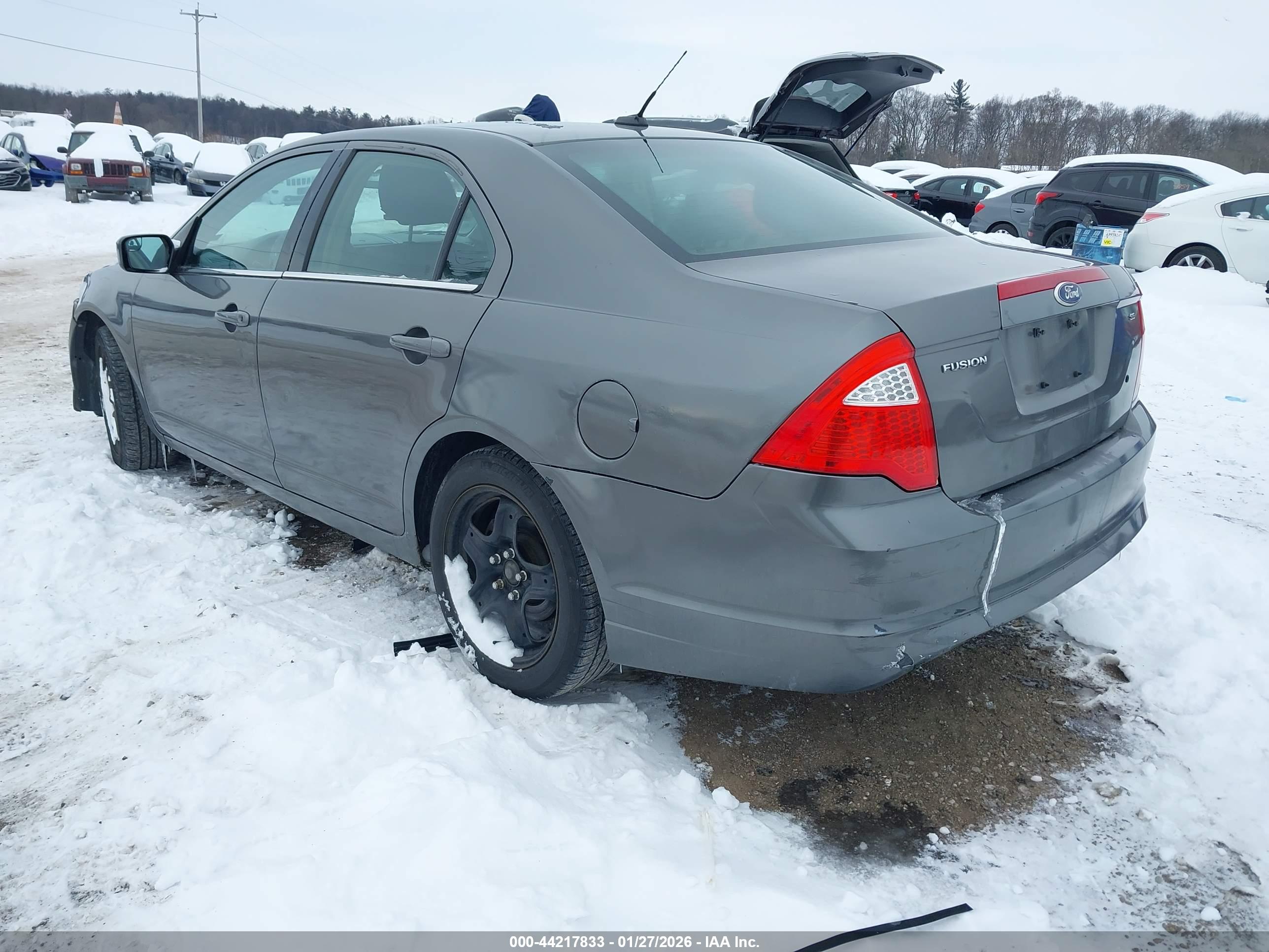 FORD FUSION image 3