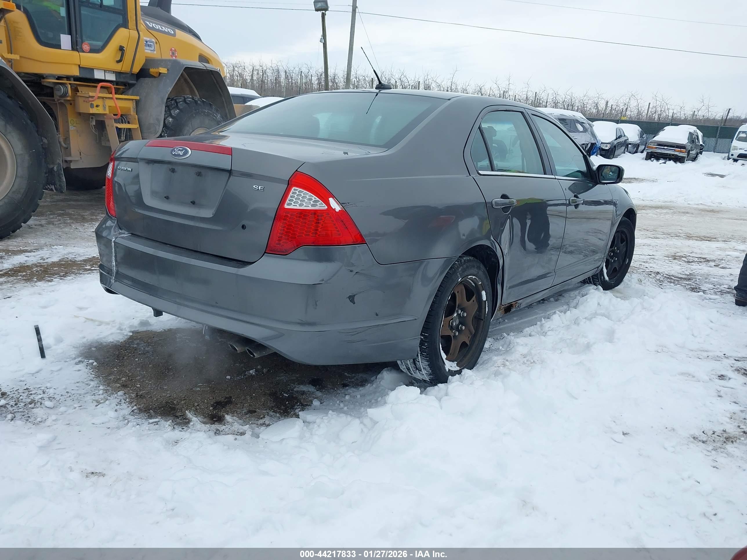 FORD FUSION image 4