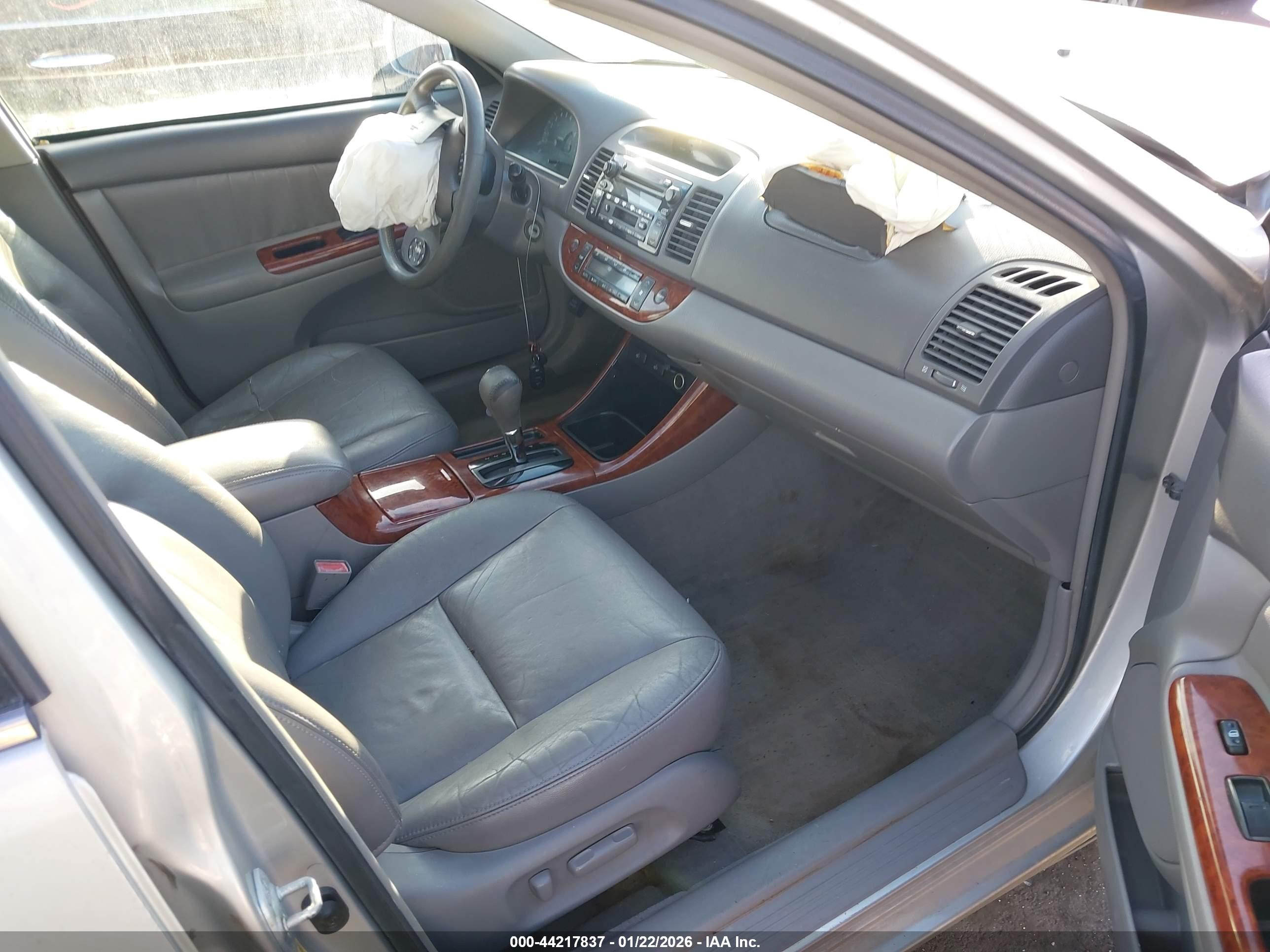 TOYOTA CAMRY image 5