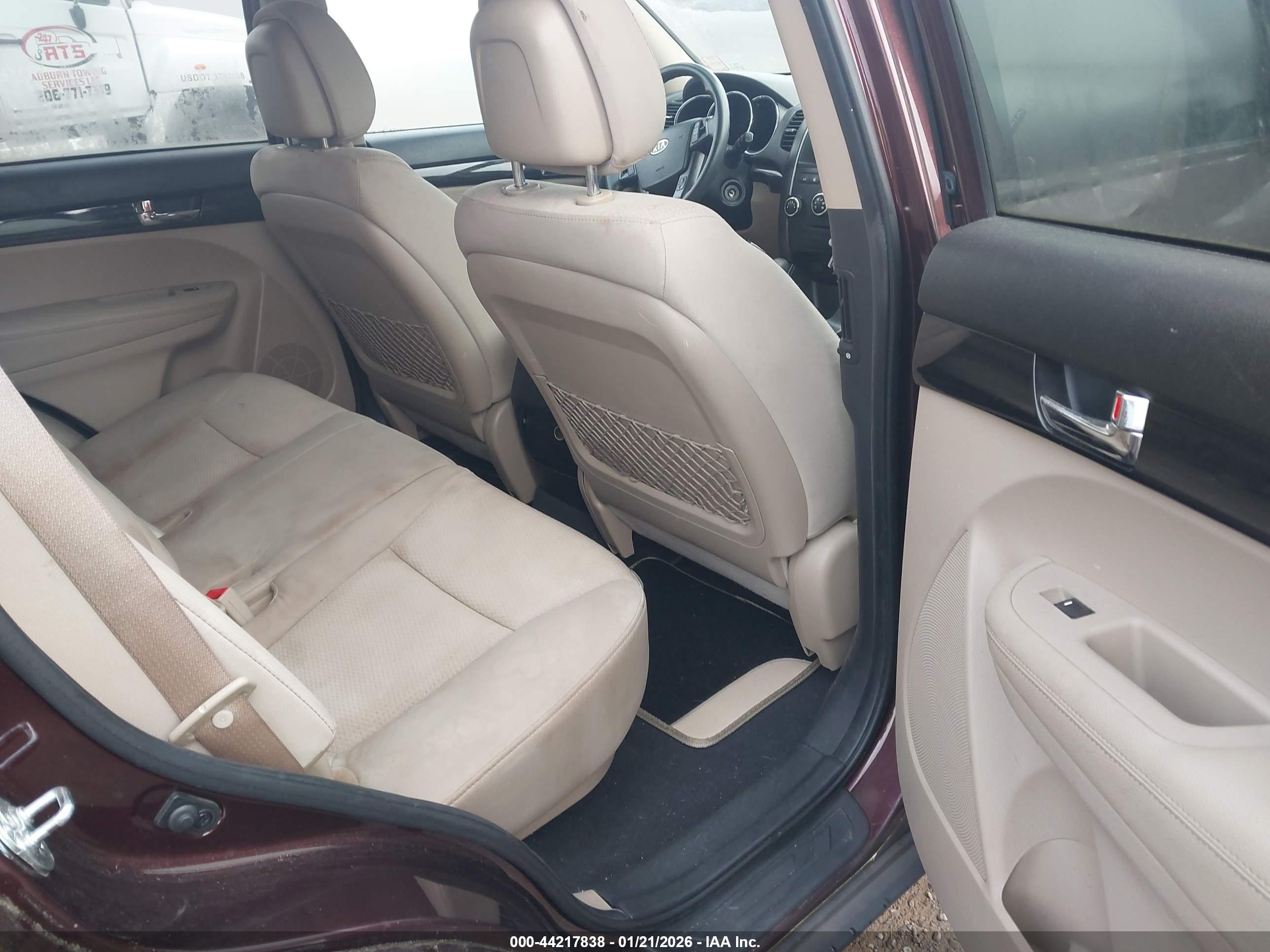 KIA SORENTO image 8