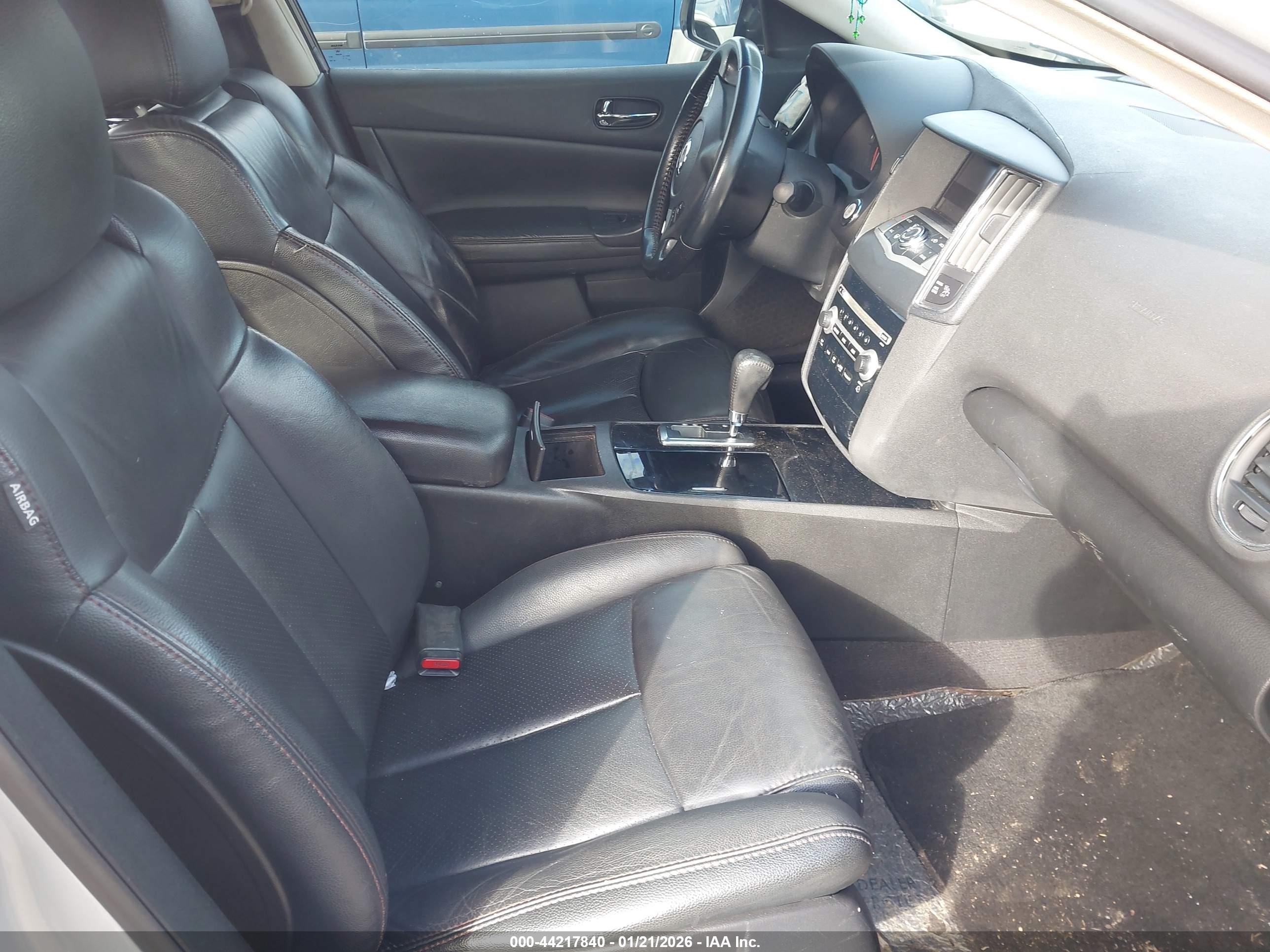NISSAN MAXIMA image 5
