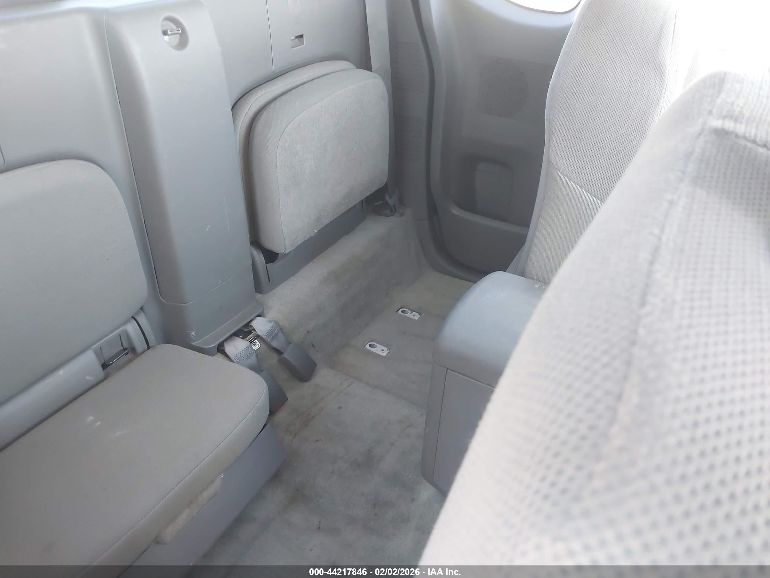 NISSAN FRONTIER image 8