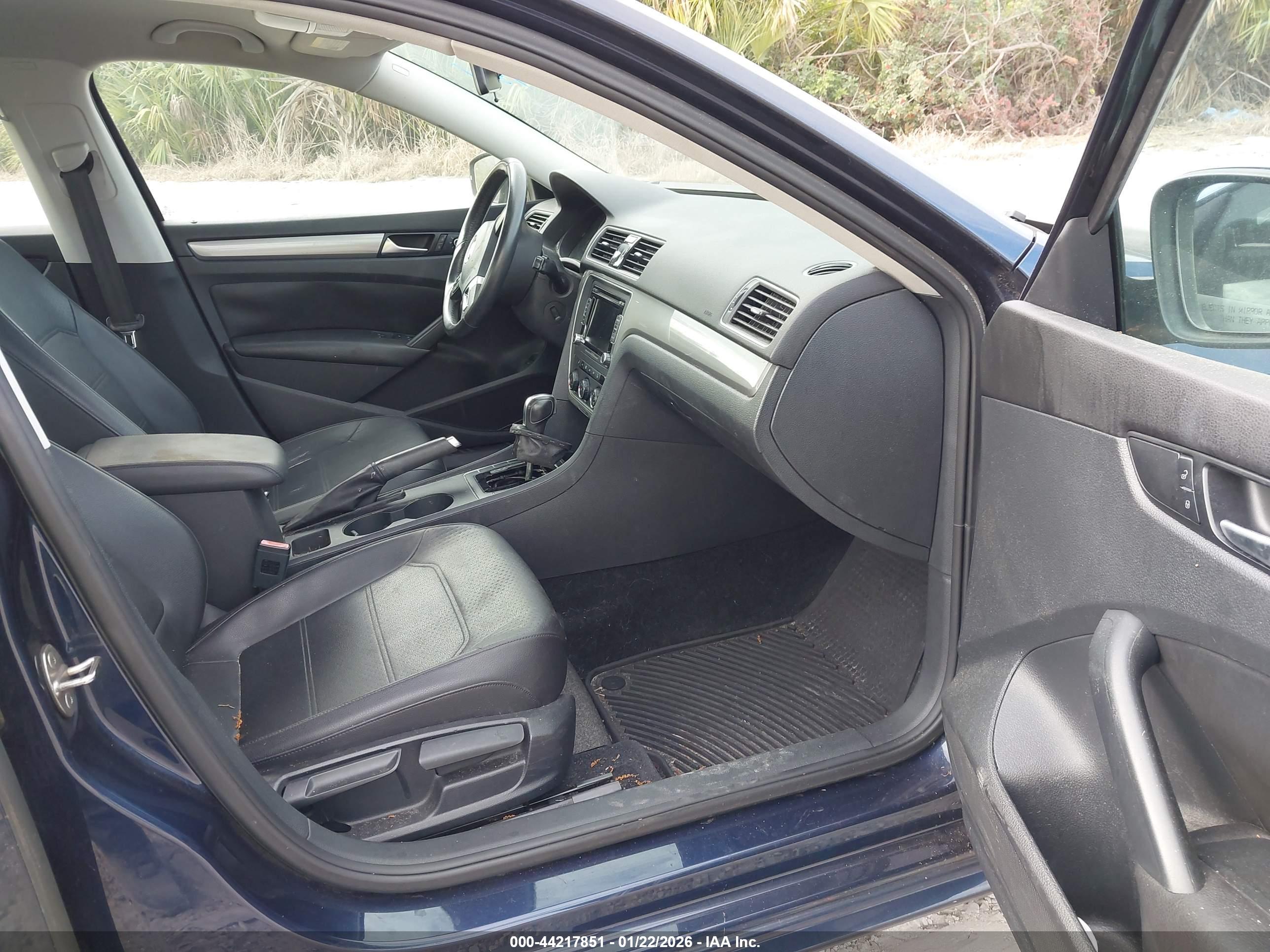 VOLKSWAGEN PASSAT image 5