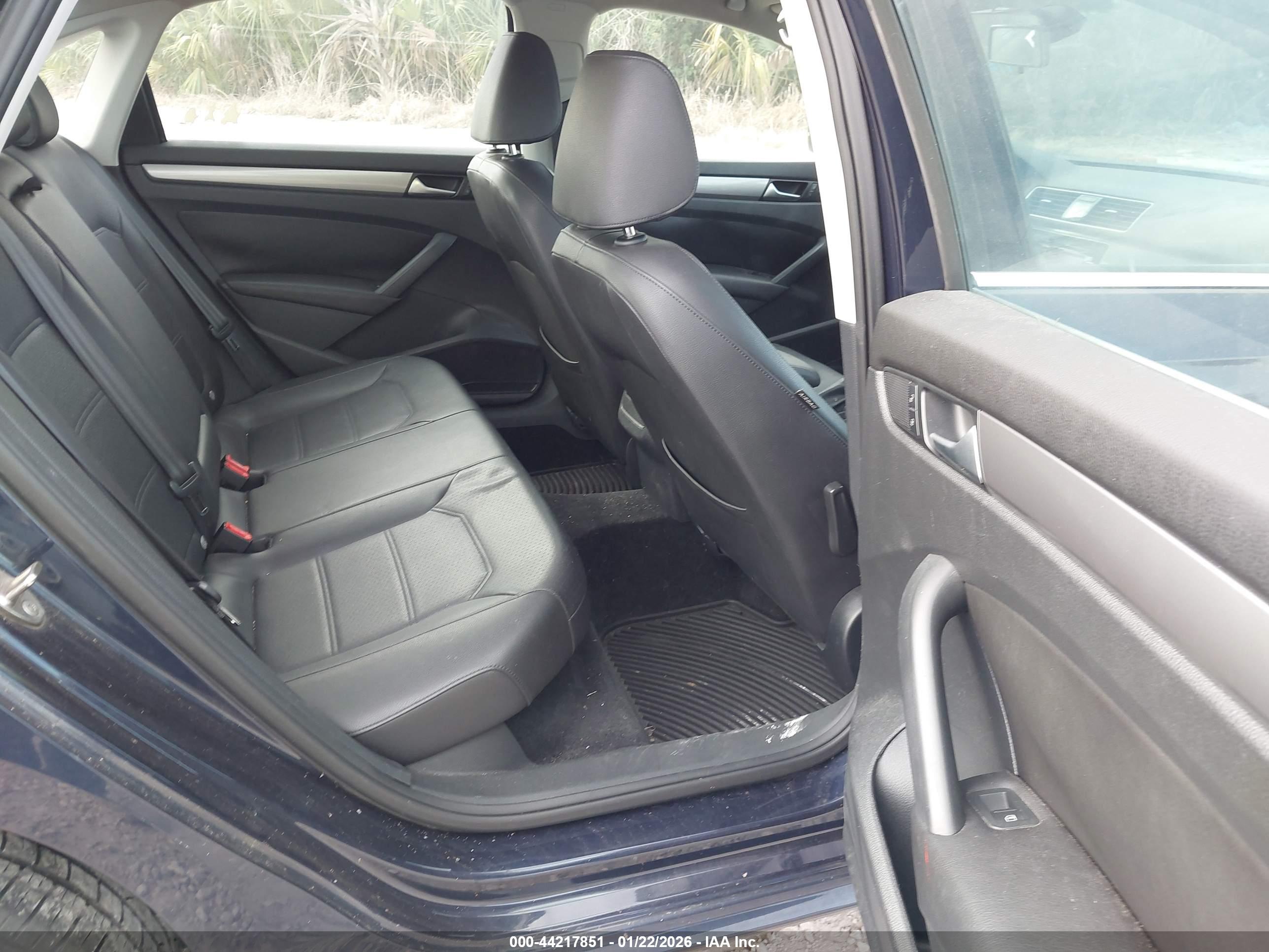 VOLKSWAGEN PASSAT image 8