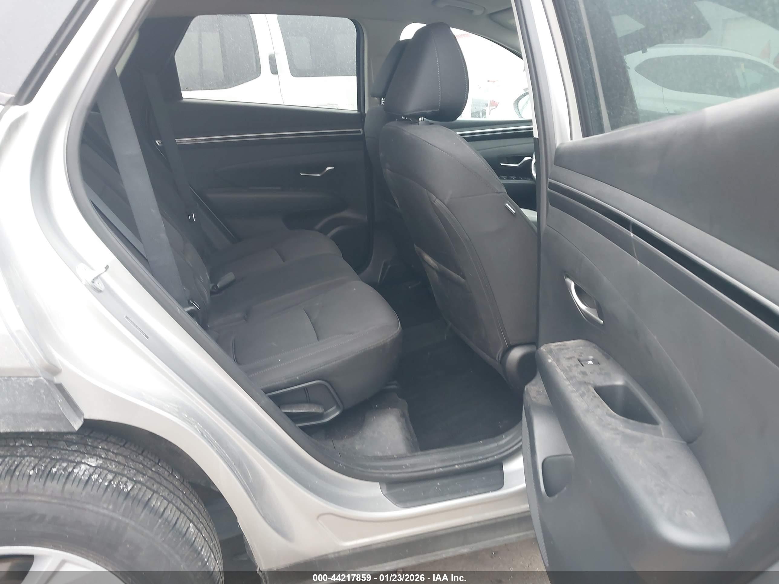 HYUNDAI TUCSON image 8