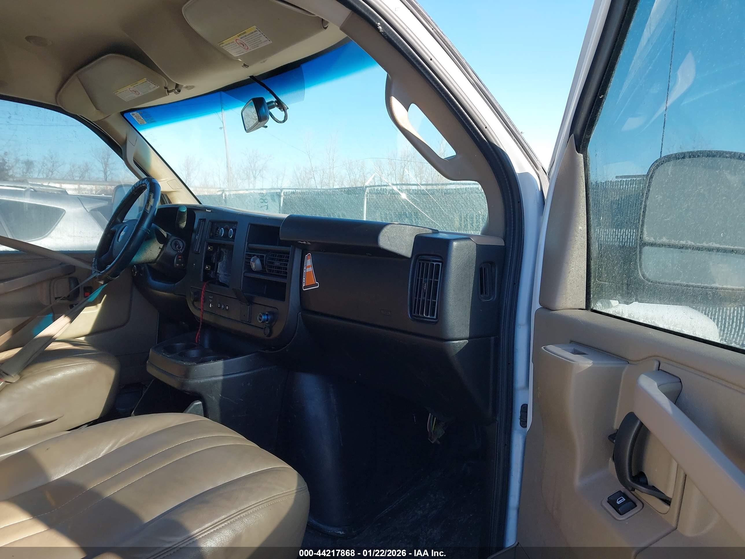 CHEVROLET EXPRESS image 5