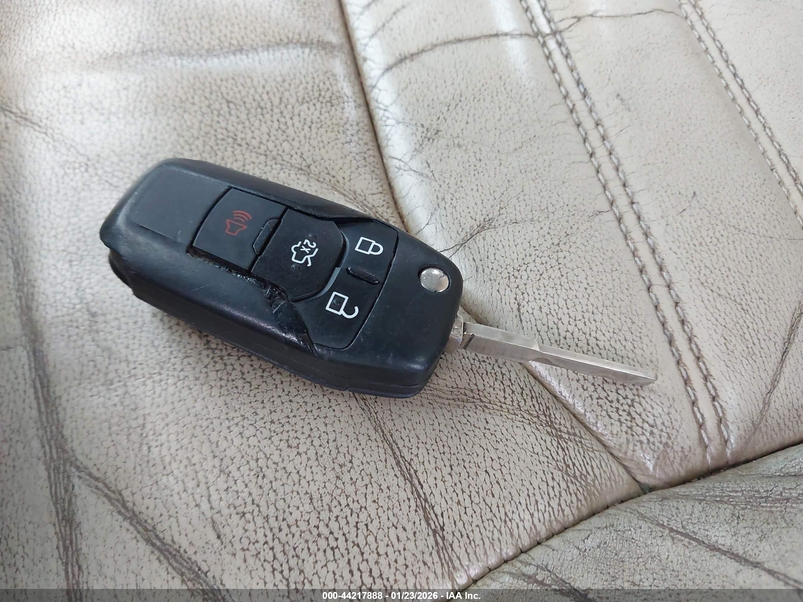 FORD FUSION image 11