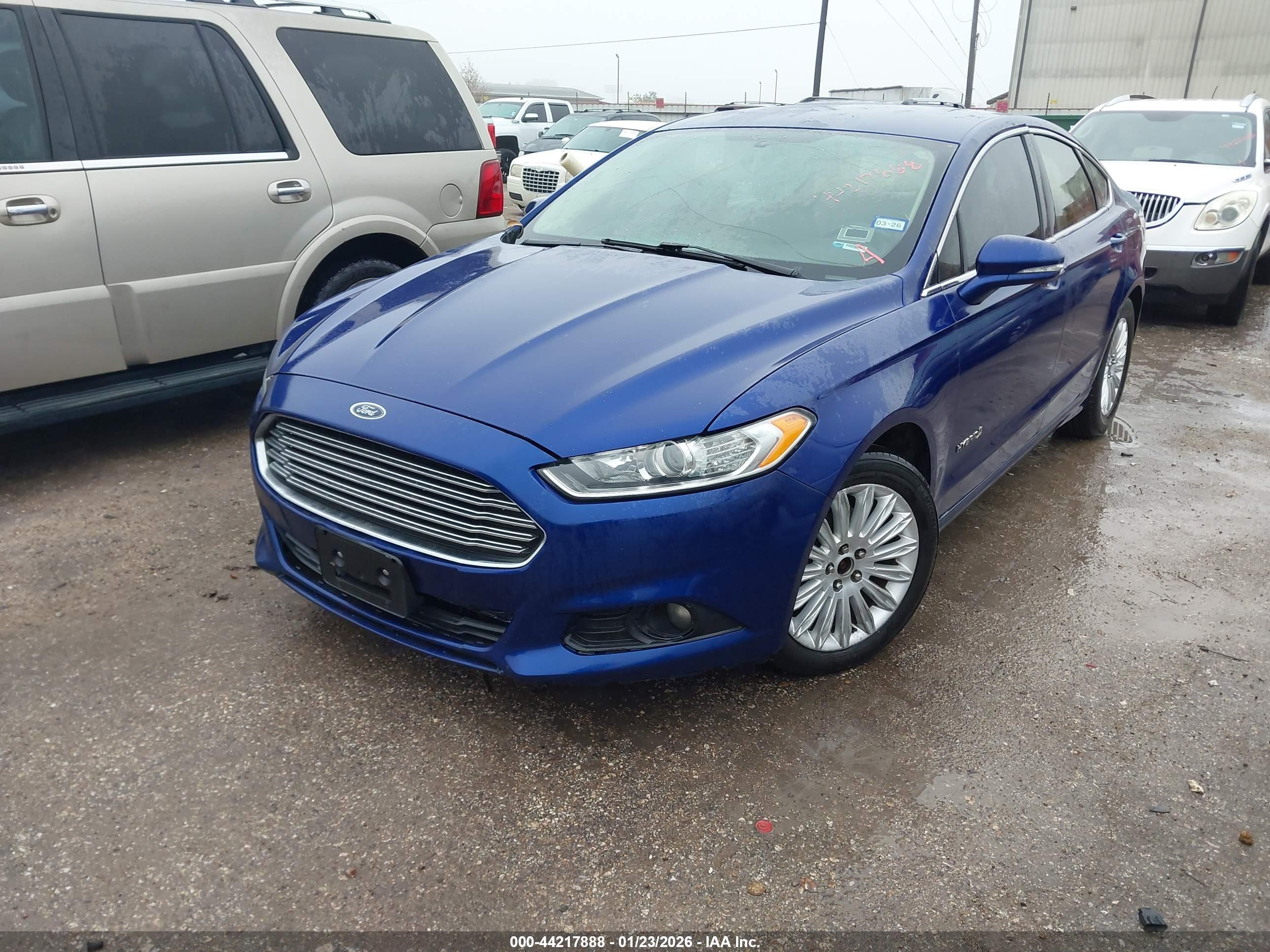 FORD FUSION image 2