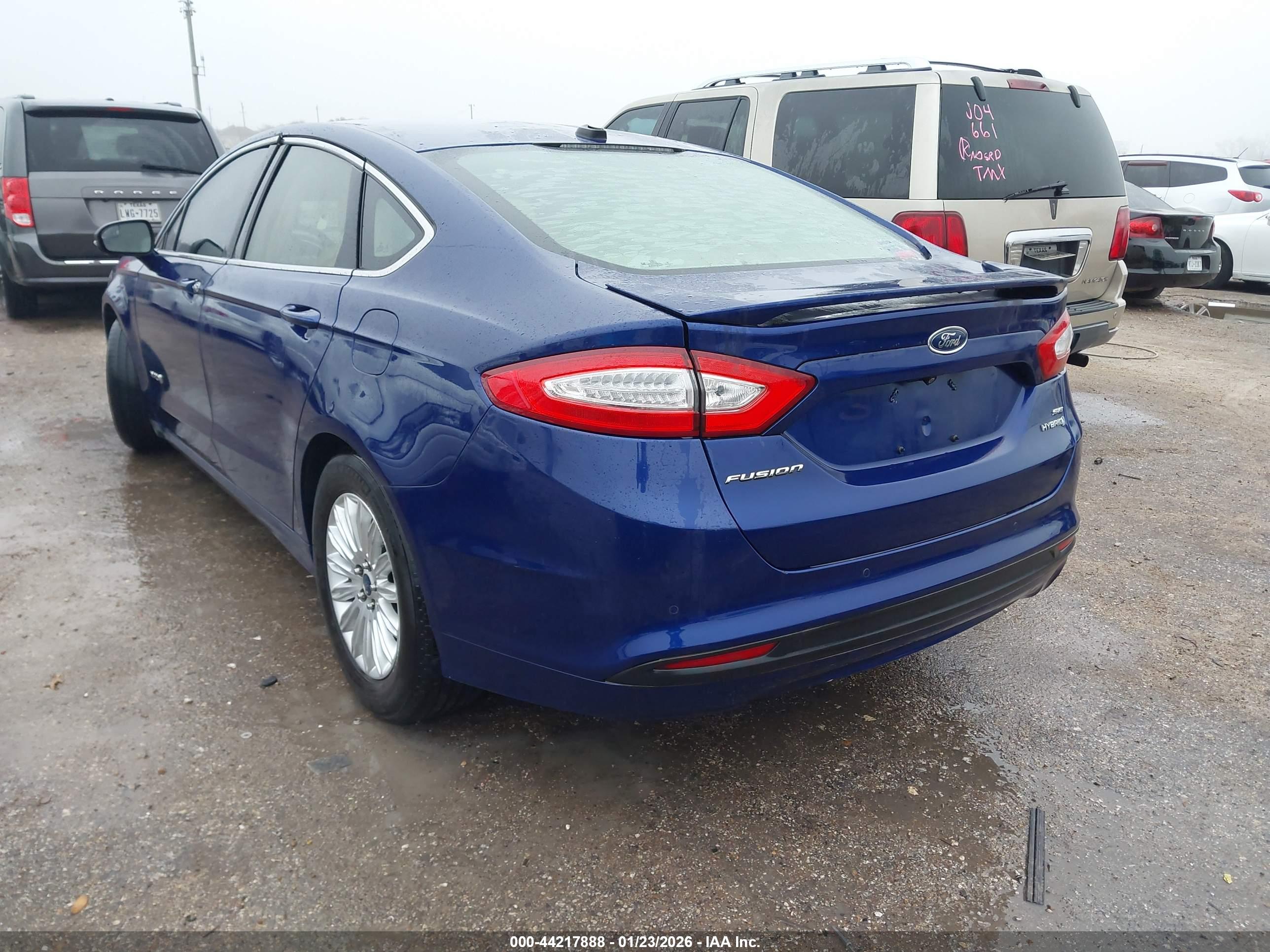 FORD FUSION image 3