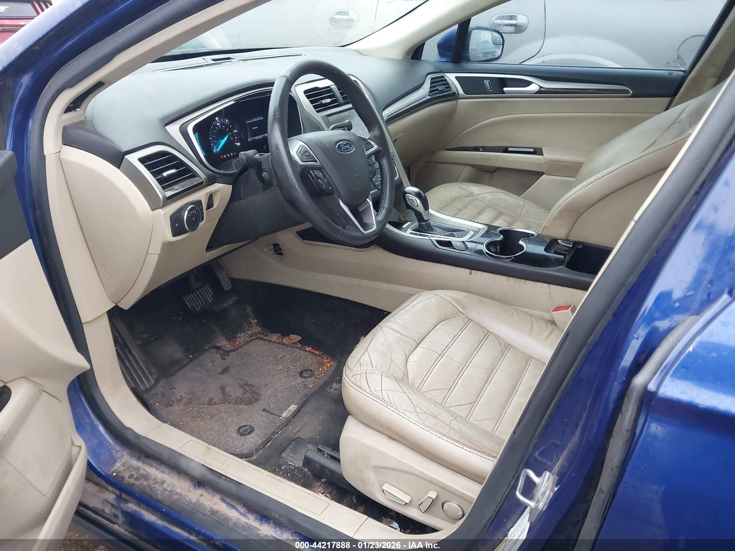FORD FUSION image 5