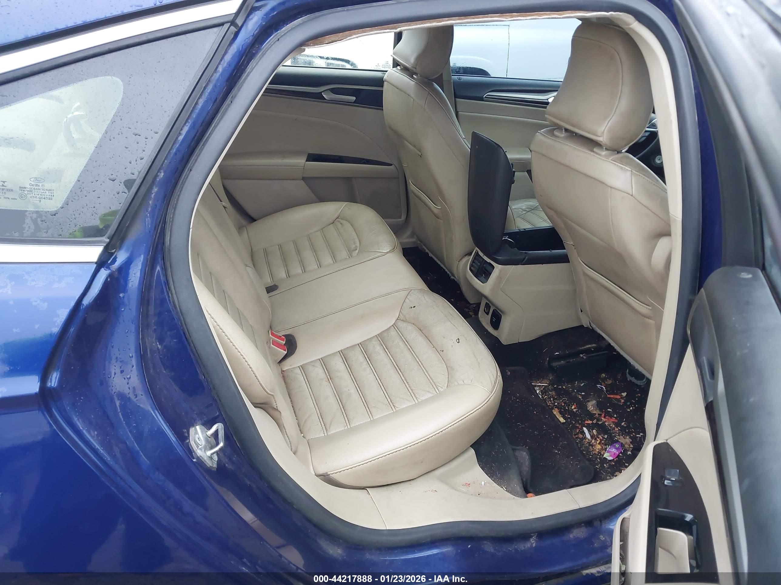FORD FUSION image 8