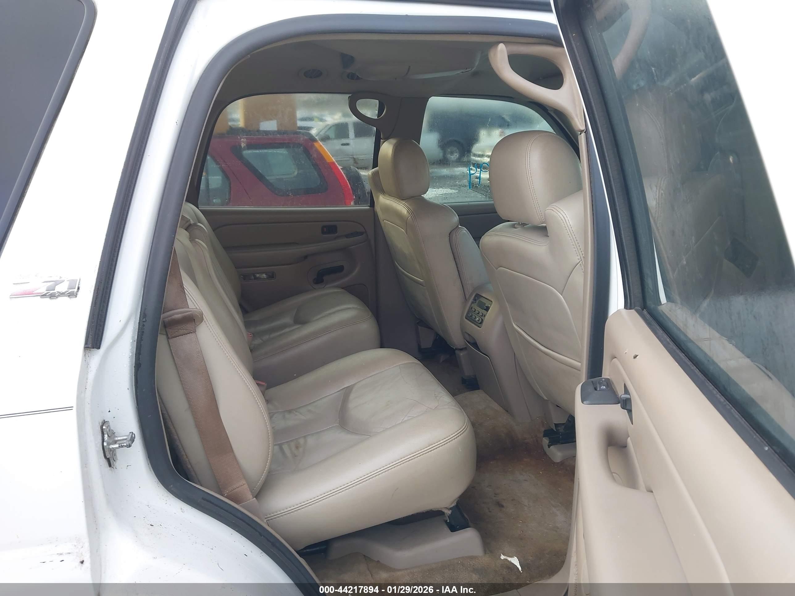 CHEVROLET TAHOE image 8