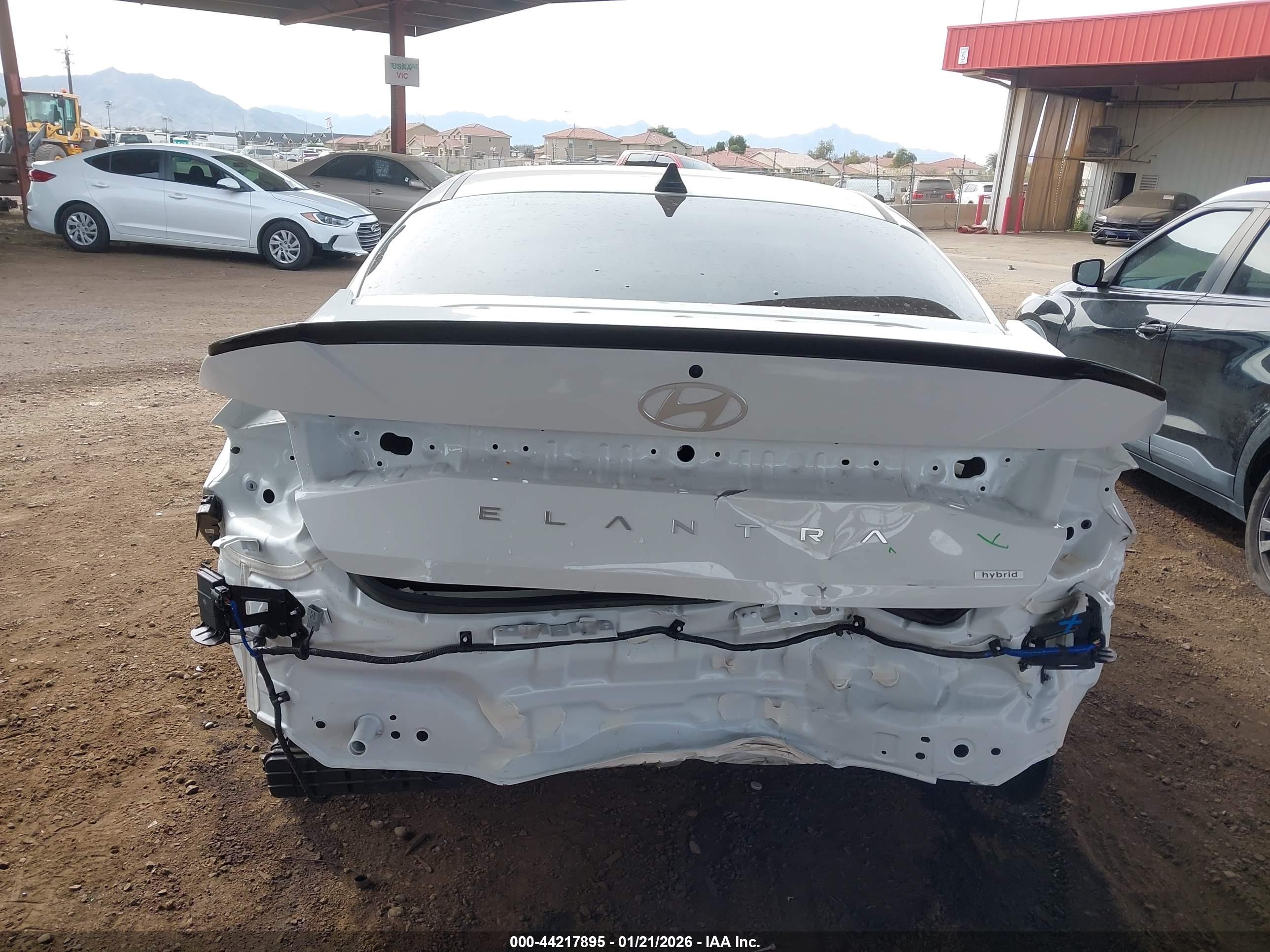 HYUNDAI ELANTRA image 6